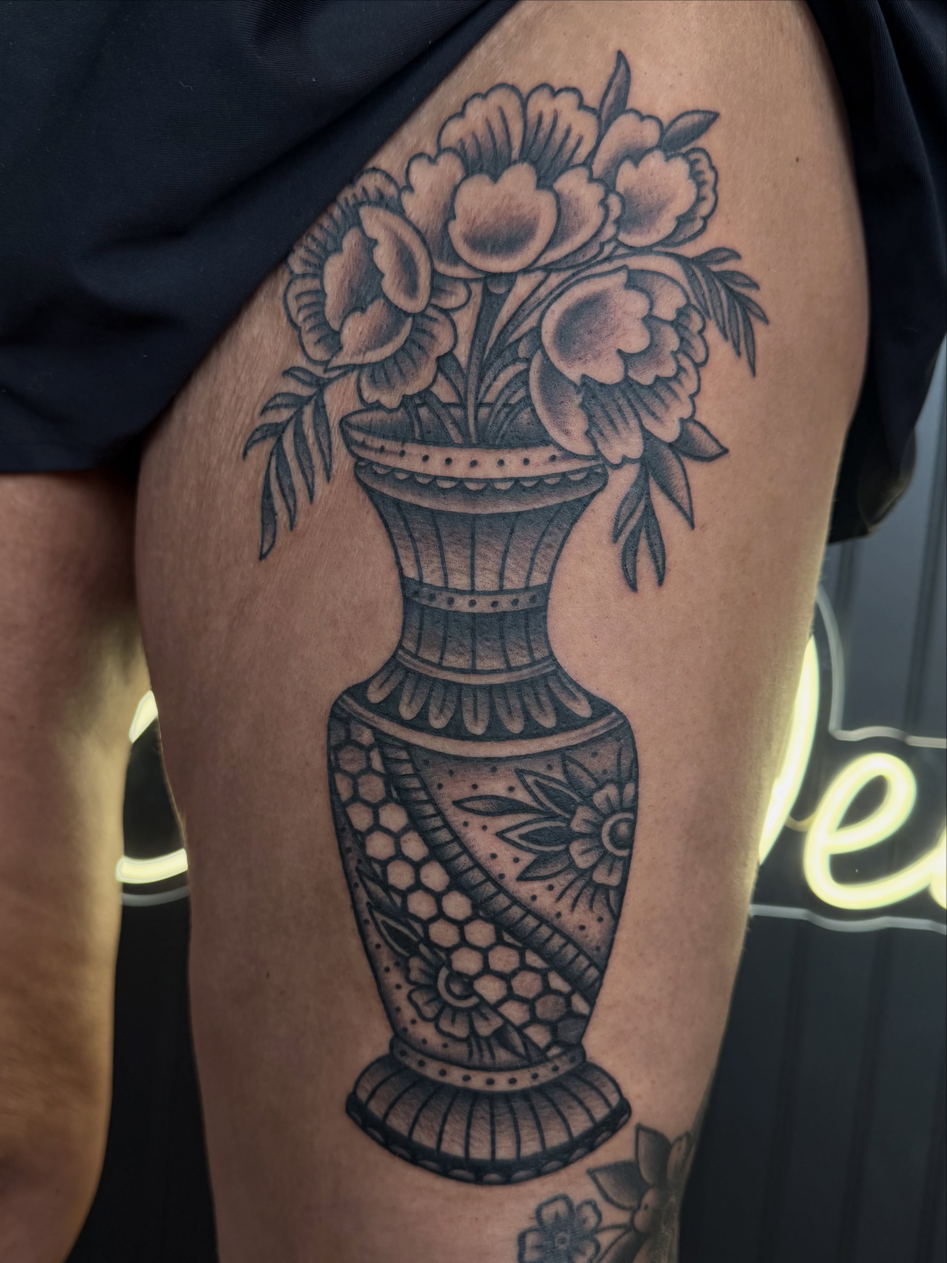 Vase with flowers black and grey tattoo on the thigh by ๐ฉ๐ฌ๐ค๐๐ซ ๐ฐ๐ฆ๐ค๐ฅ๐ฑ