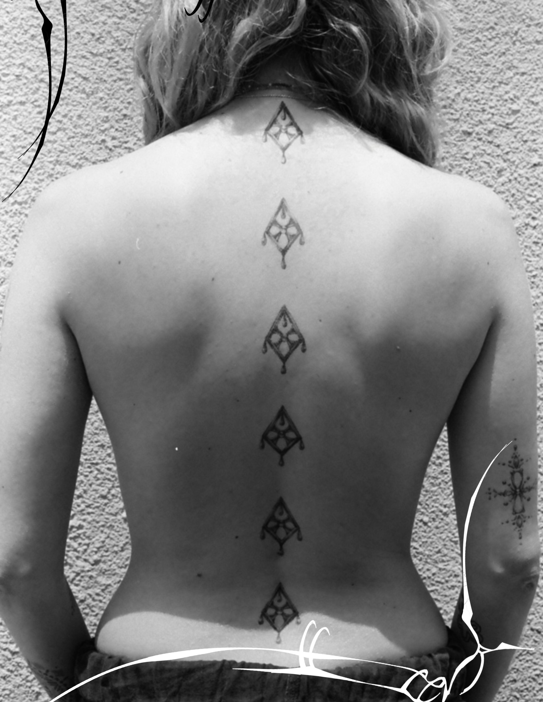 Geometric pattern geometric tattoo on the back by Lauren ๐