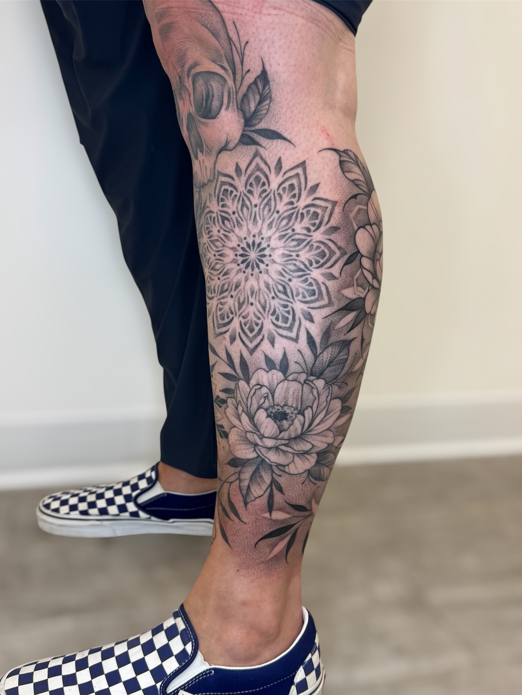 Tattoo by @taracrespitattoos โ black_and_grey, neo_traditional
