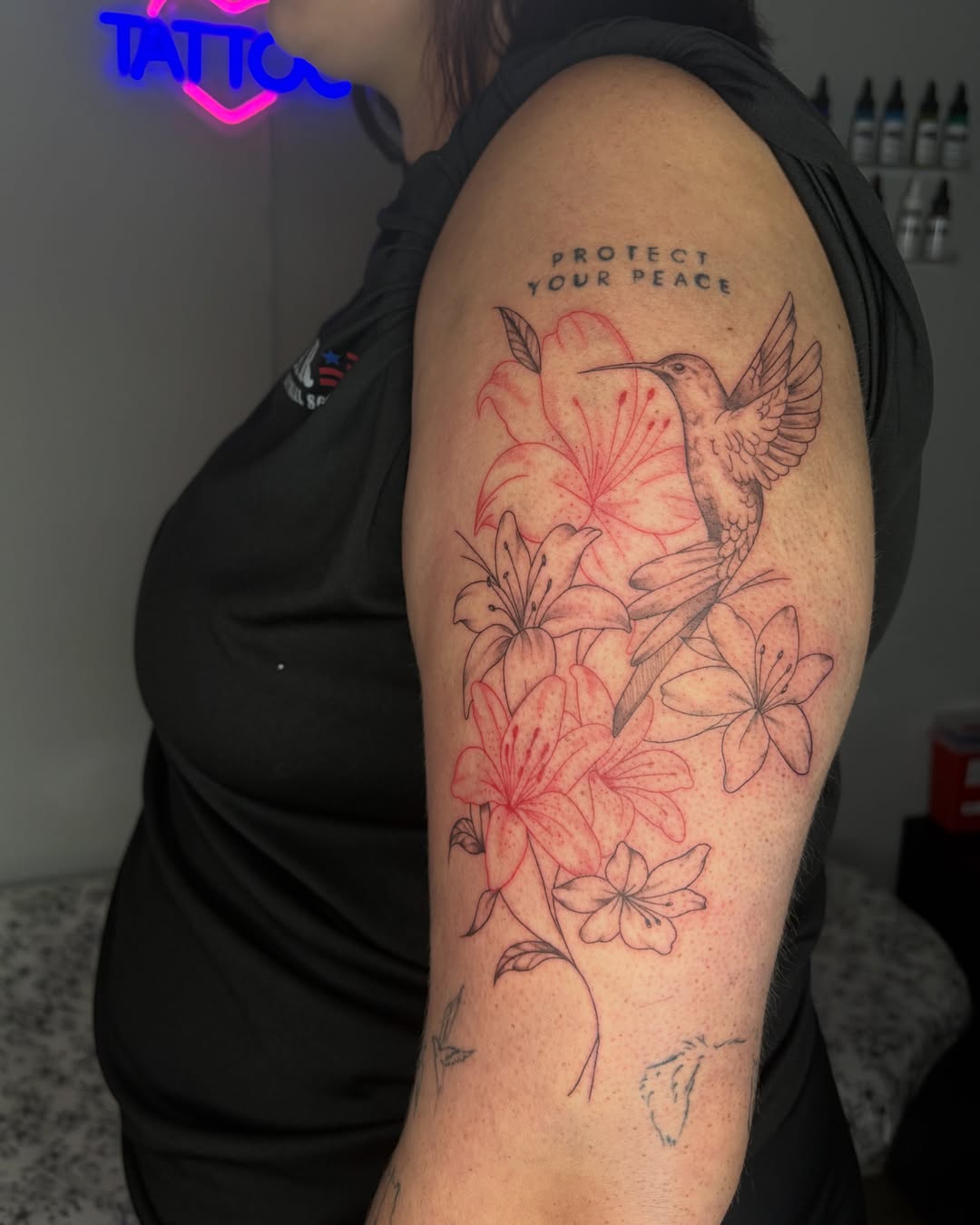 Hummingbird and flowers realism tattoo on the shoulder by @tattoosbyskyeee