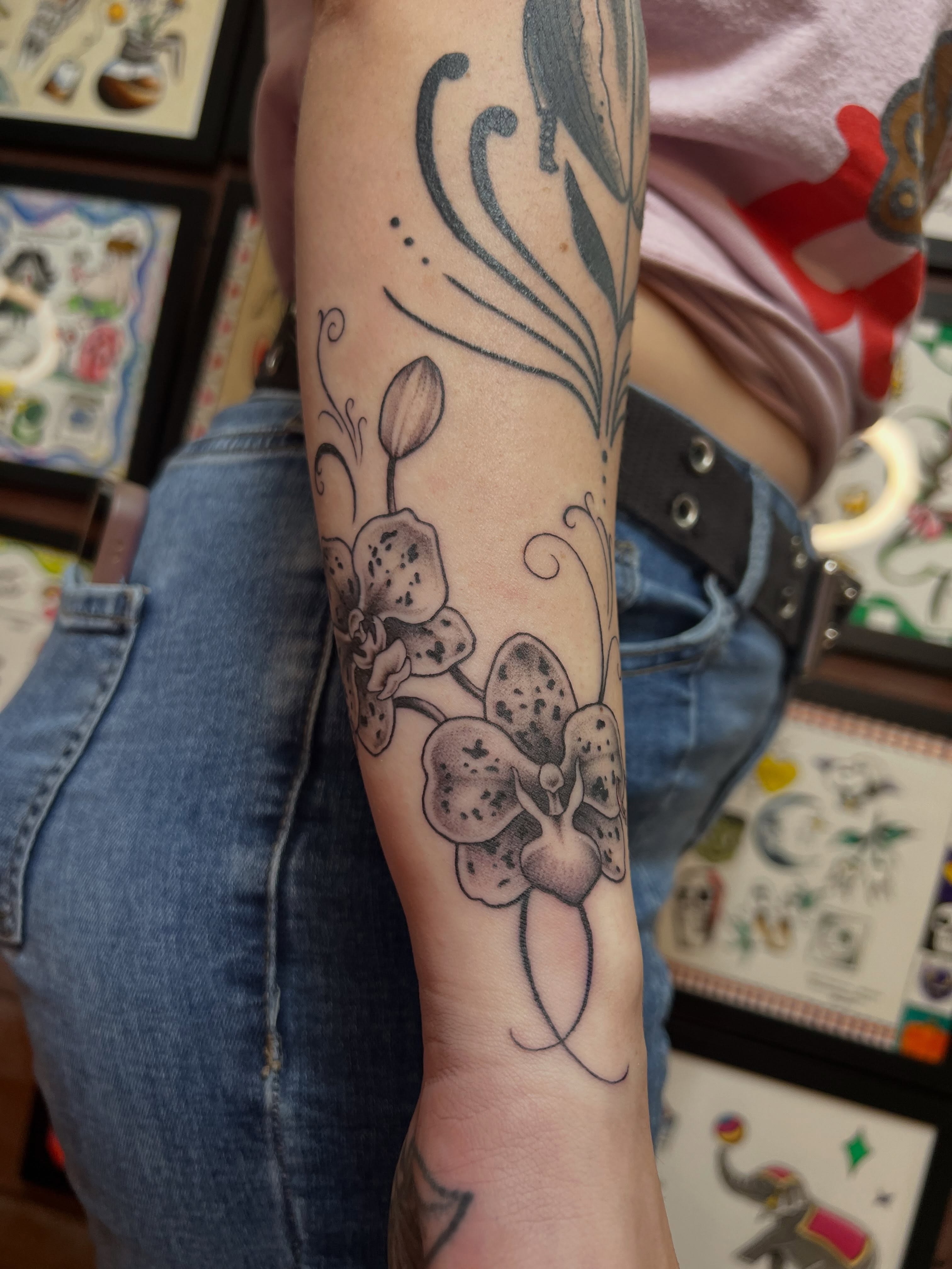 Tattoo by @queenetattoos — black_and_grey
