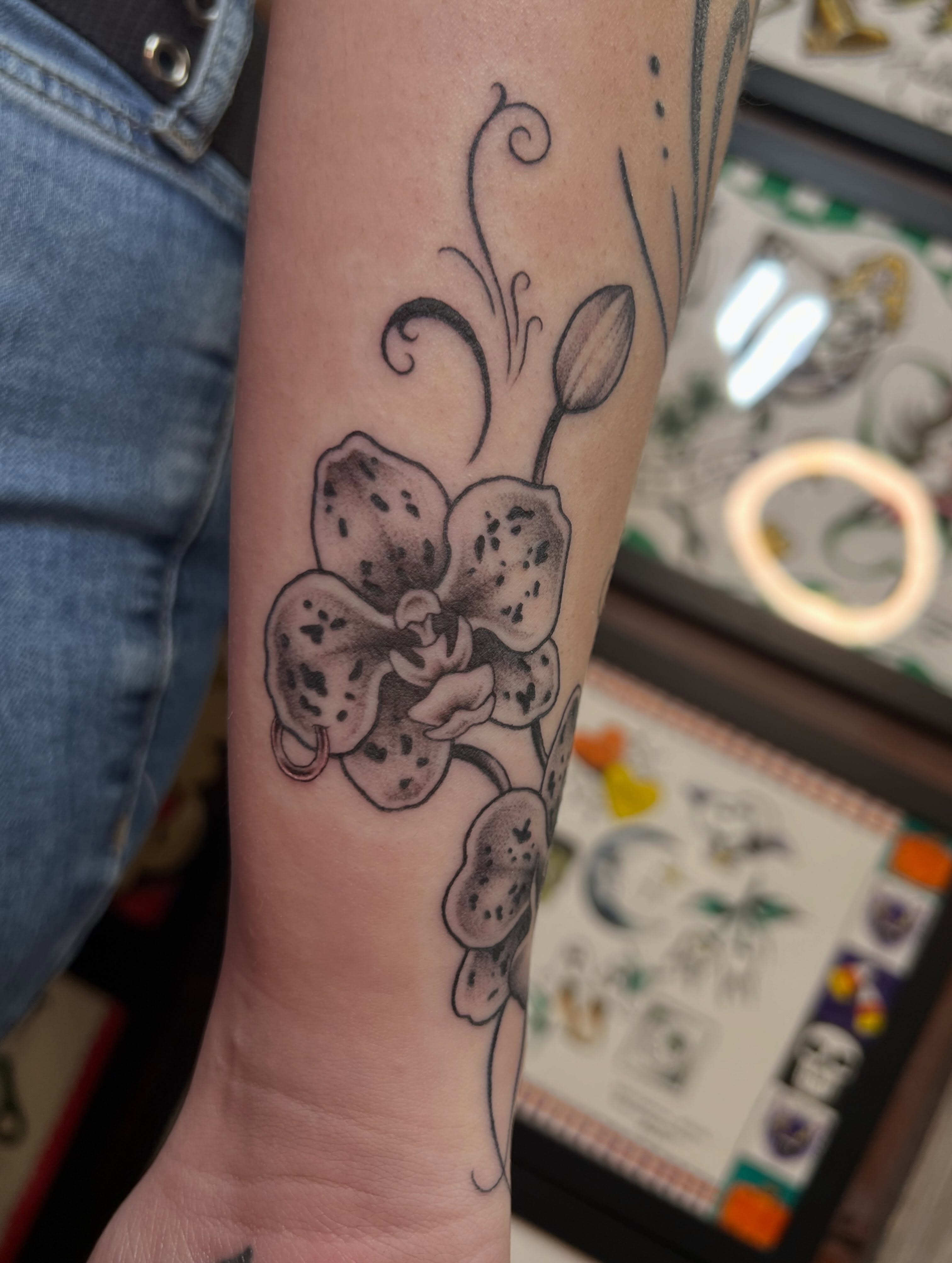 Tattoo by @queenetattoos — black_and_grey