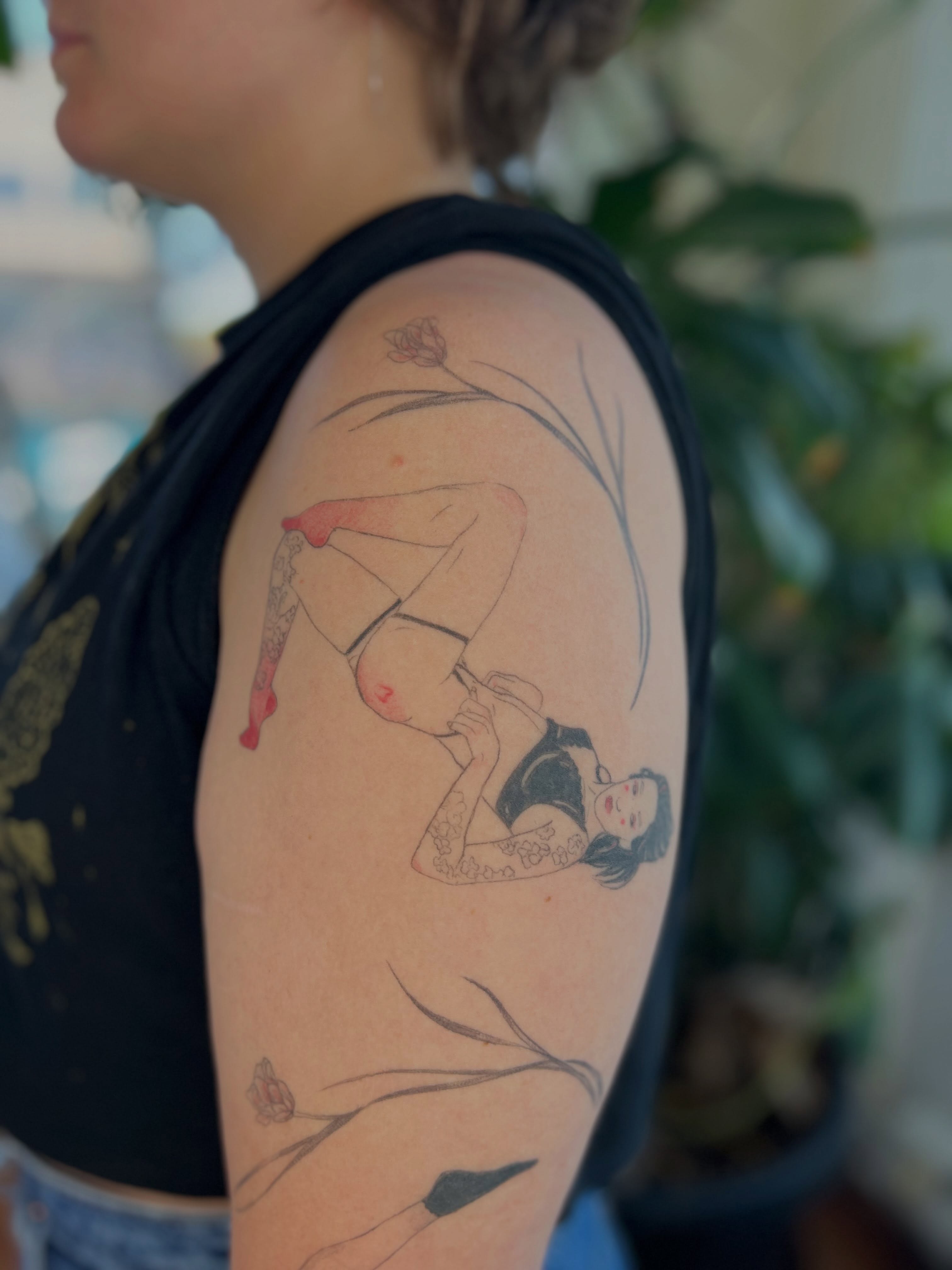 Pin-up girl illustrative tattoo on the upper arm by Jordi WA Tacoma Tattooer