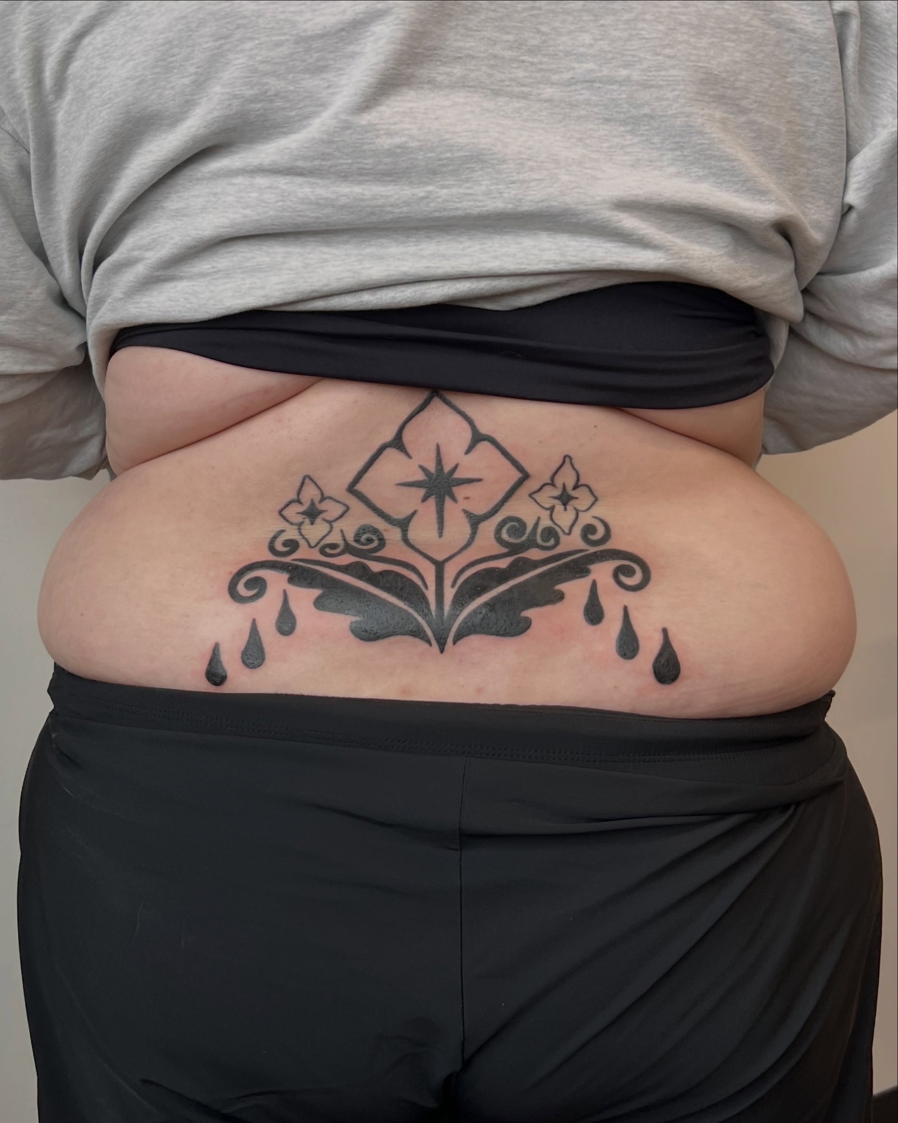 Tattoo by @rachelradiant — black_and_grey