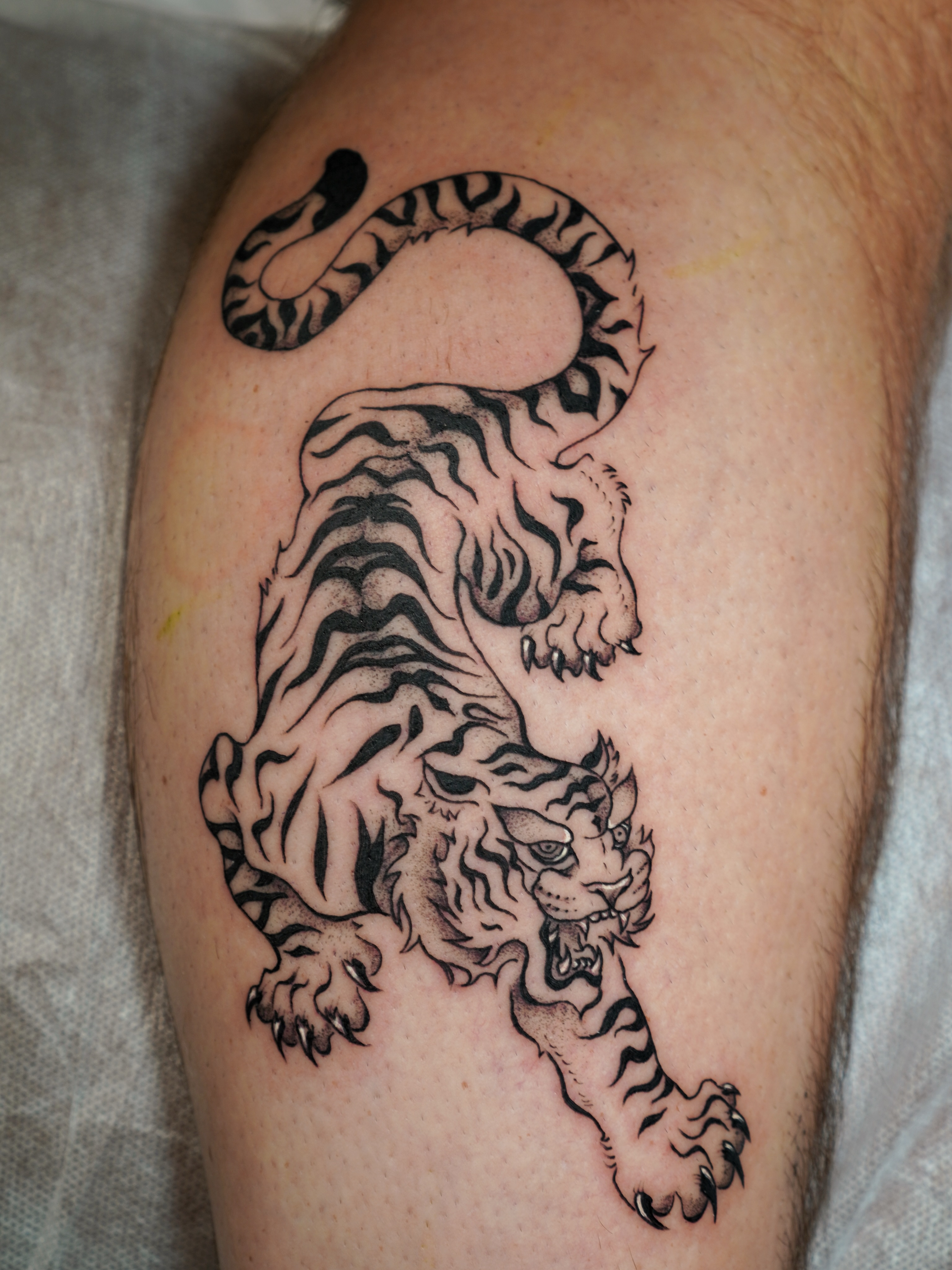 Tattoo by @lexgetink — black_and_grey