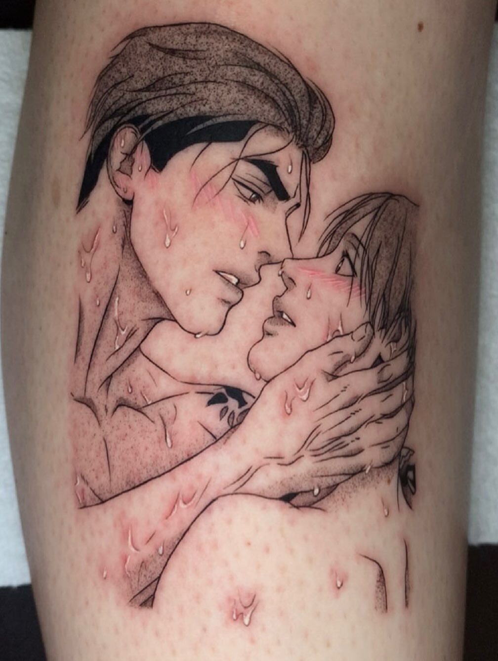 Couple kissing realism tattoo on the thigh by Maddie Rees