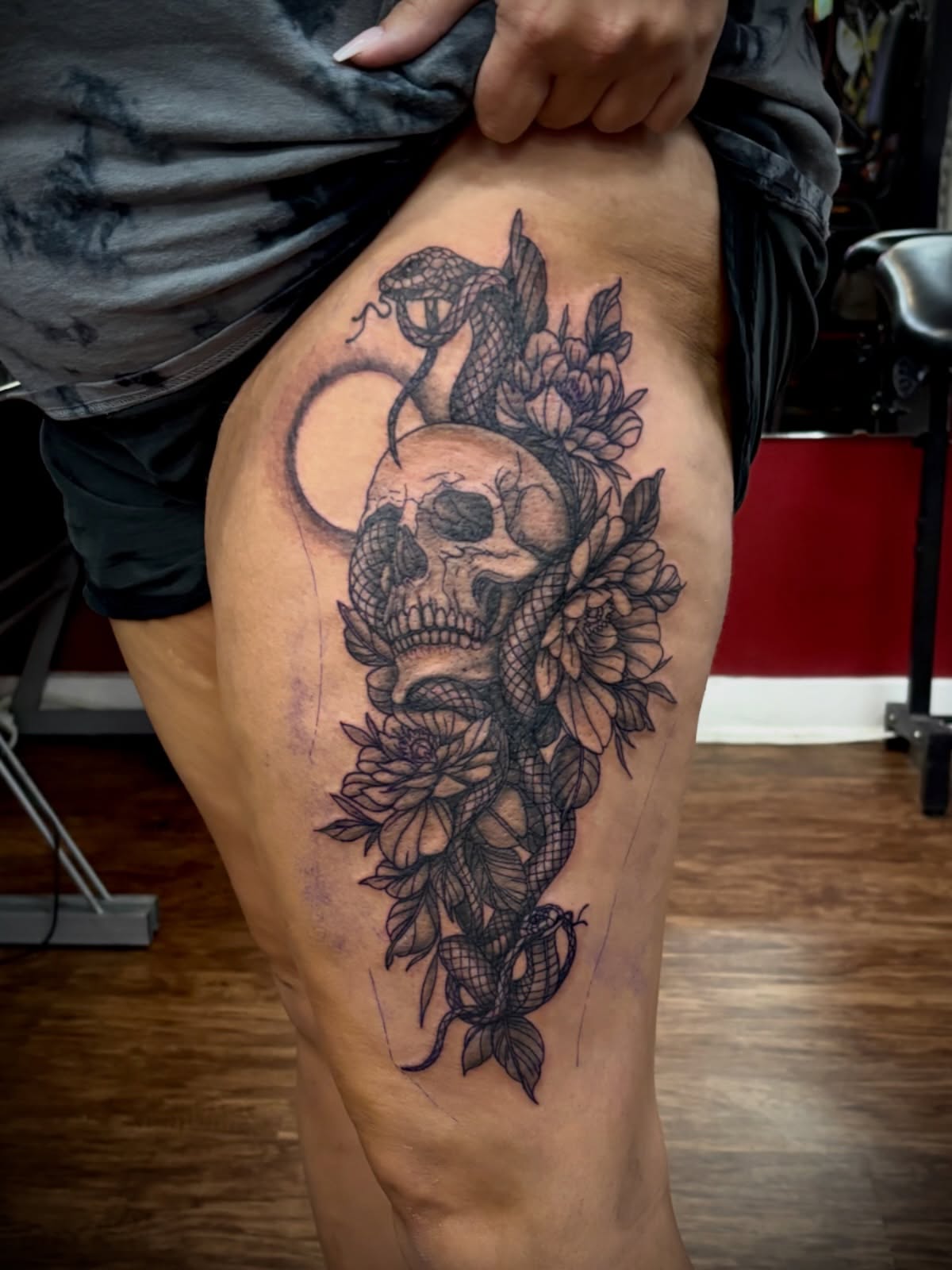 Skull and snake realism tattoo on the thigh by Thom Johns-Green