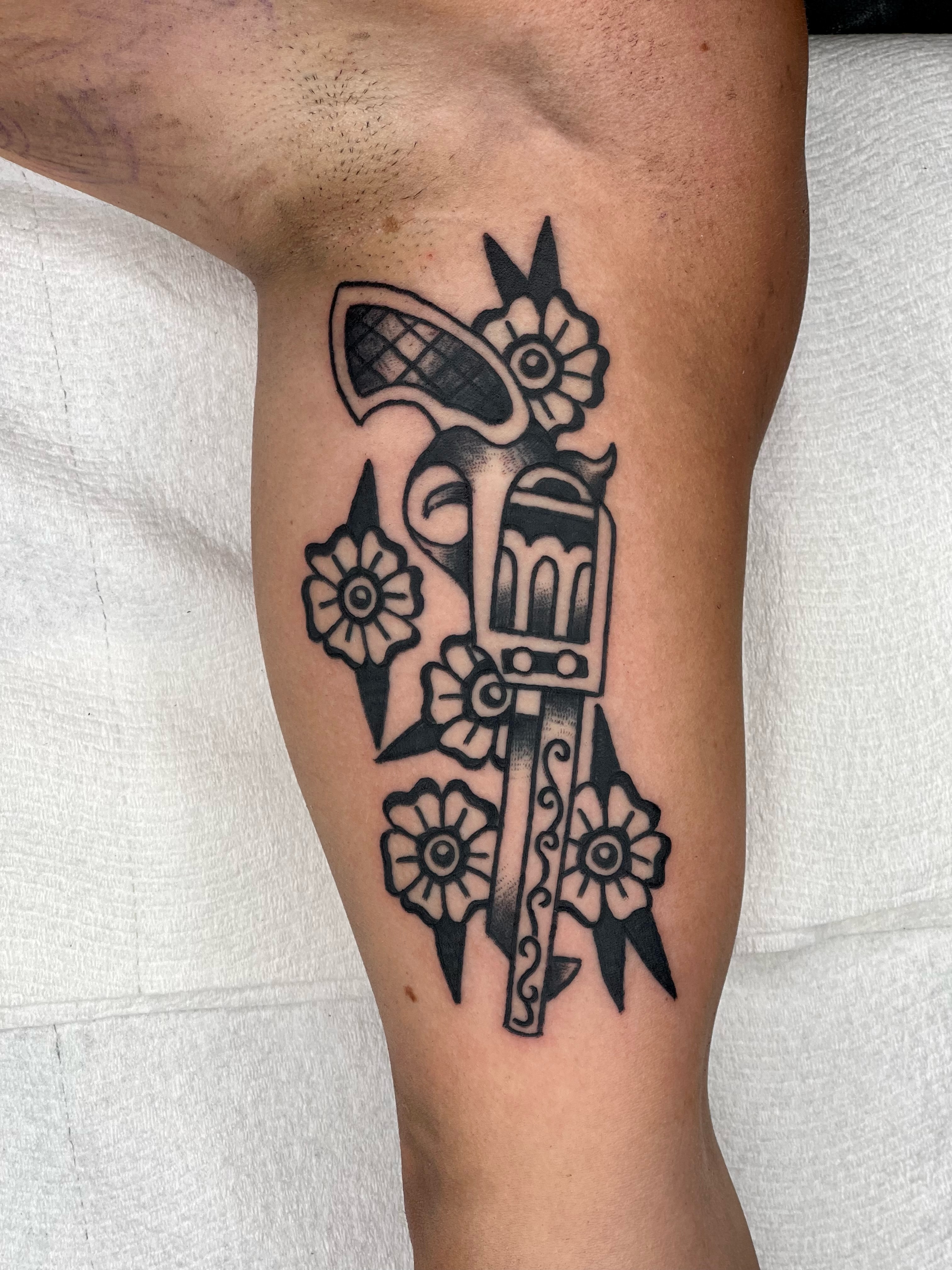 Tattoo by @duraotattoos — black_and_grey