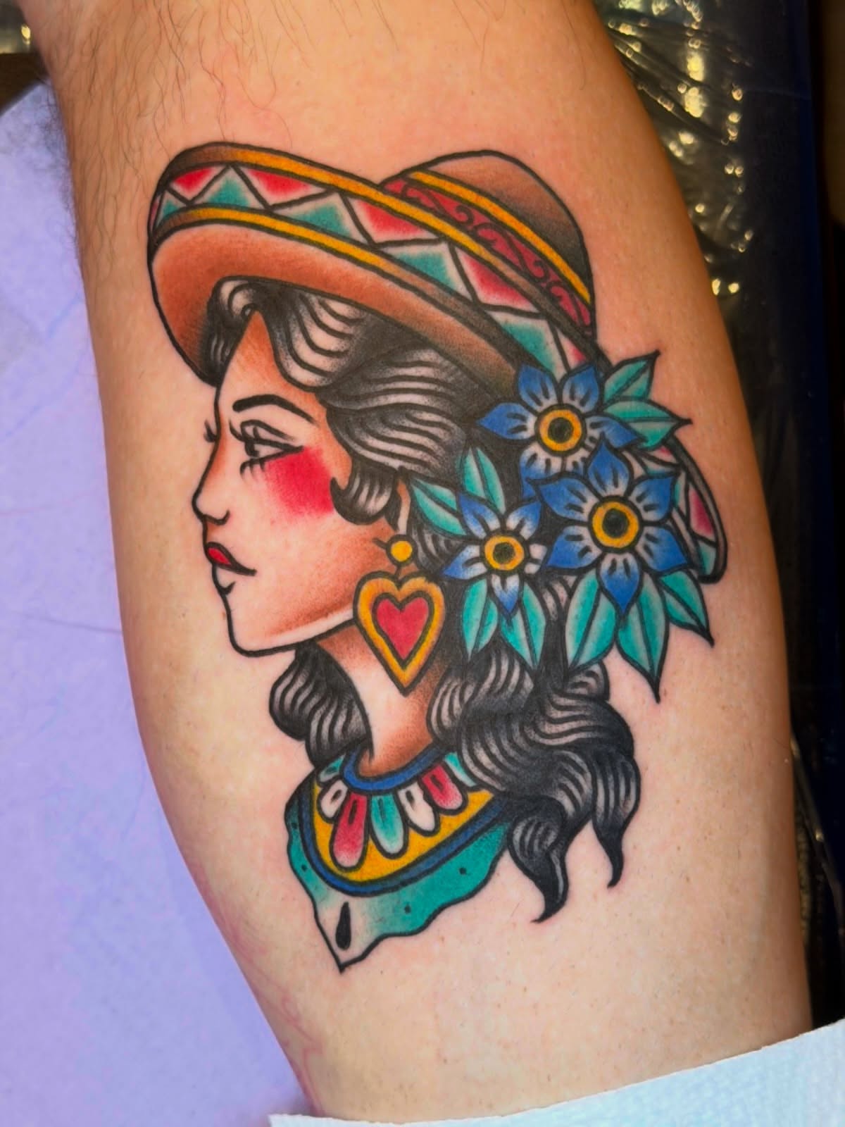 Woman wearing sombrero American traditional tattoo on the thigh by @ryanpereztattoo