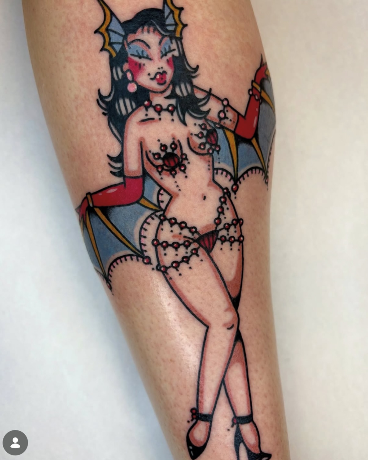 Pin-up girl American traditional tattoo on the leg by Bella