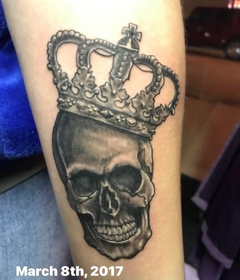 Skull with crown realism tattoo on the forearm by Israel Jacob Woehler