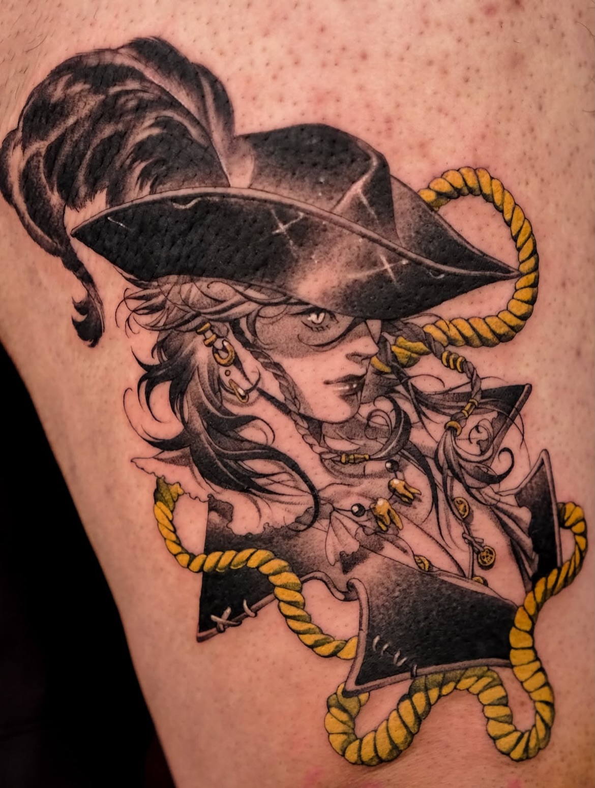 Pirate woman realism tattoo on the thigh by Hemi 혜미타투