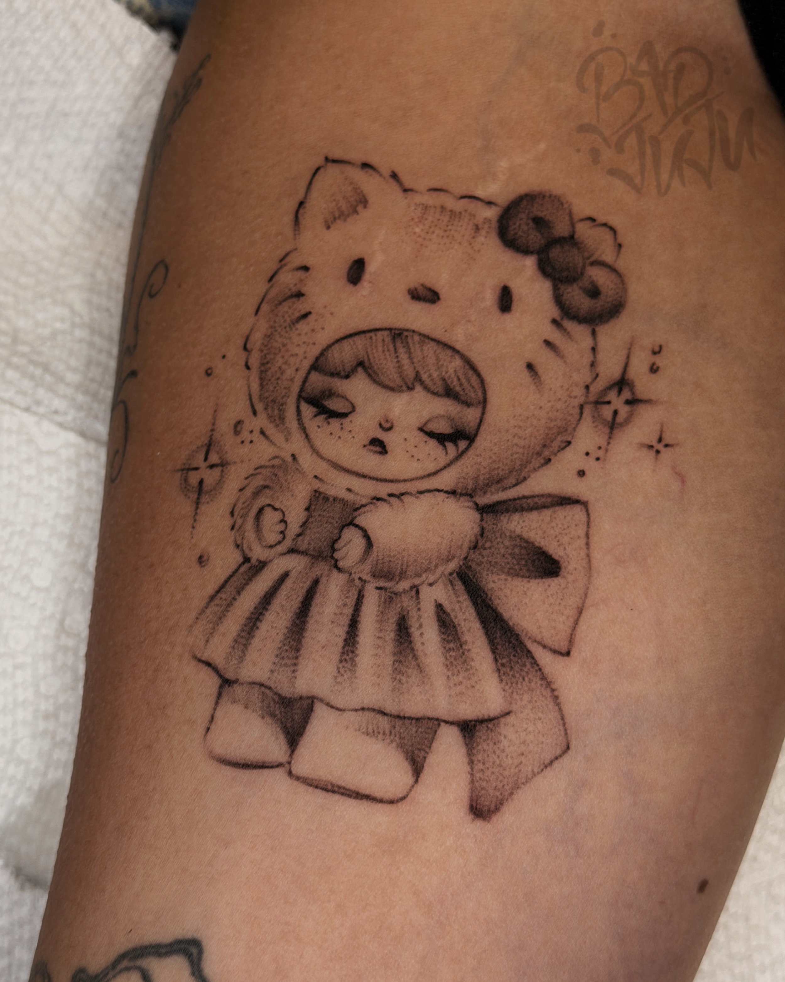 Kitty girl dotwork tattoo on the thigh by 💞Juju💕