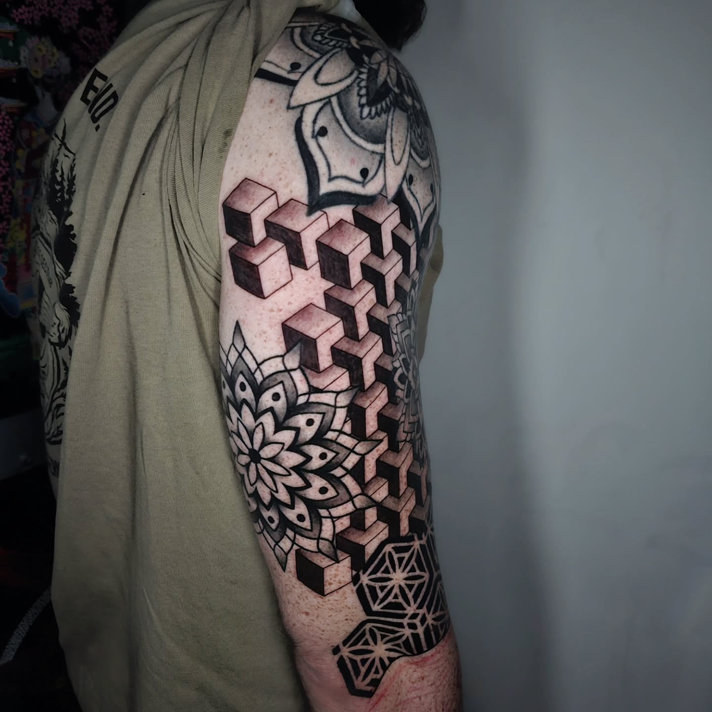 Tattoo by @ericbadantattoos โ geometric