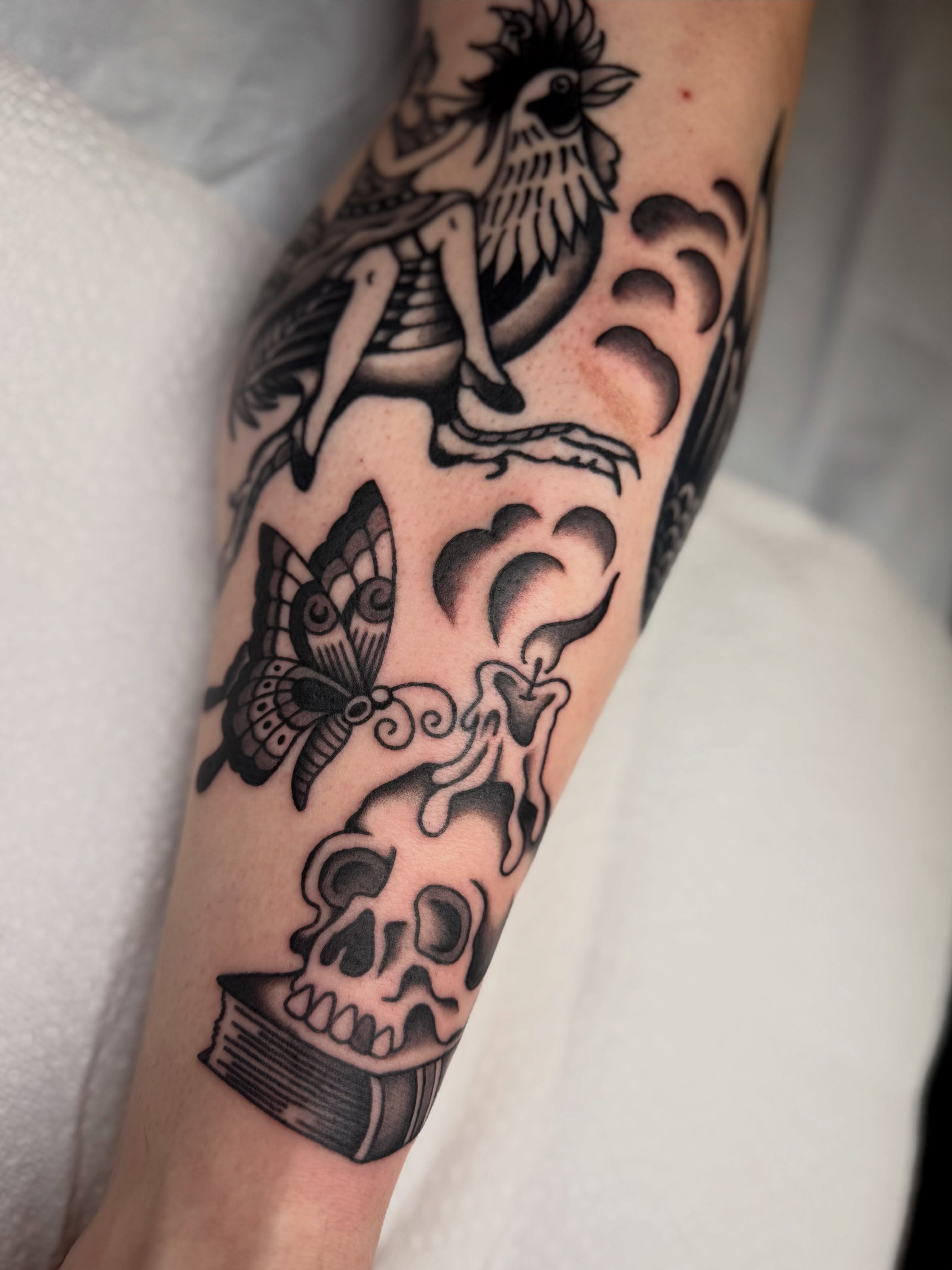 Tattoo by @toniaraye_tattoo — black_and_grey