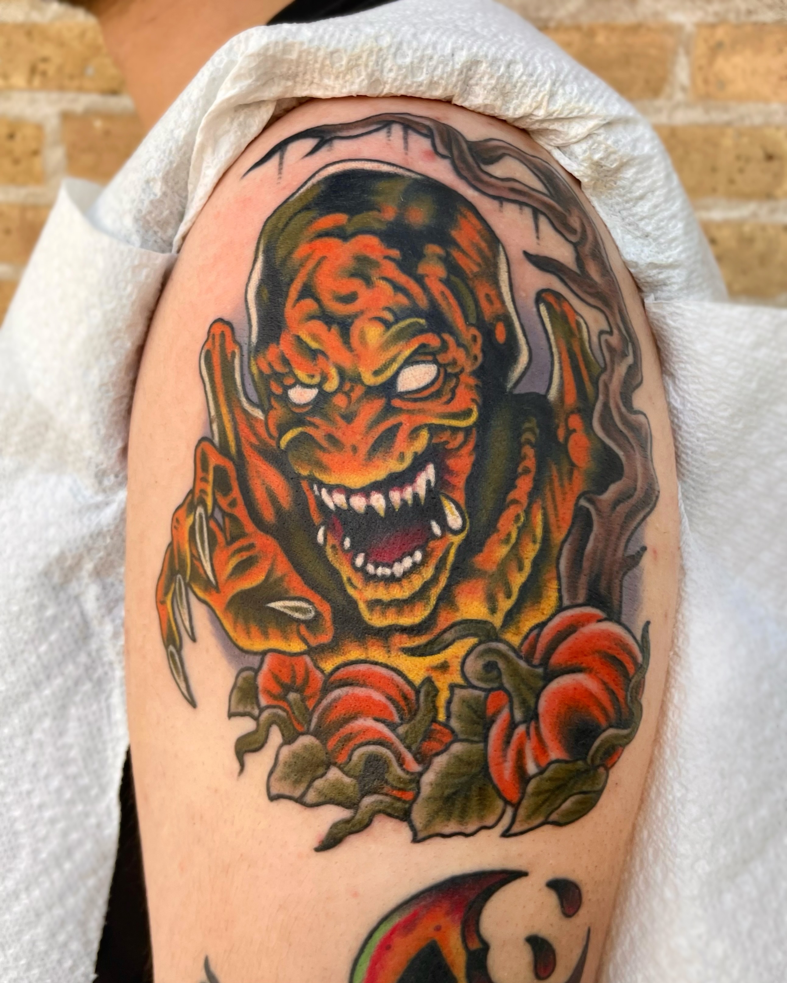 Demon American traditional tattoo on the upper arm by 𝕬𝖓𝖆𝖇𝖊𝖑𝖑 𝕸𝖔𝖗𝖔
