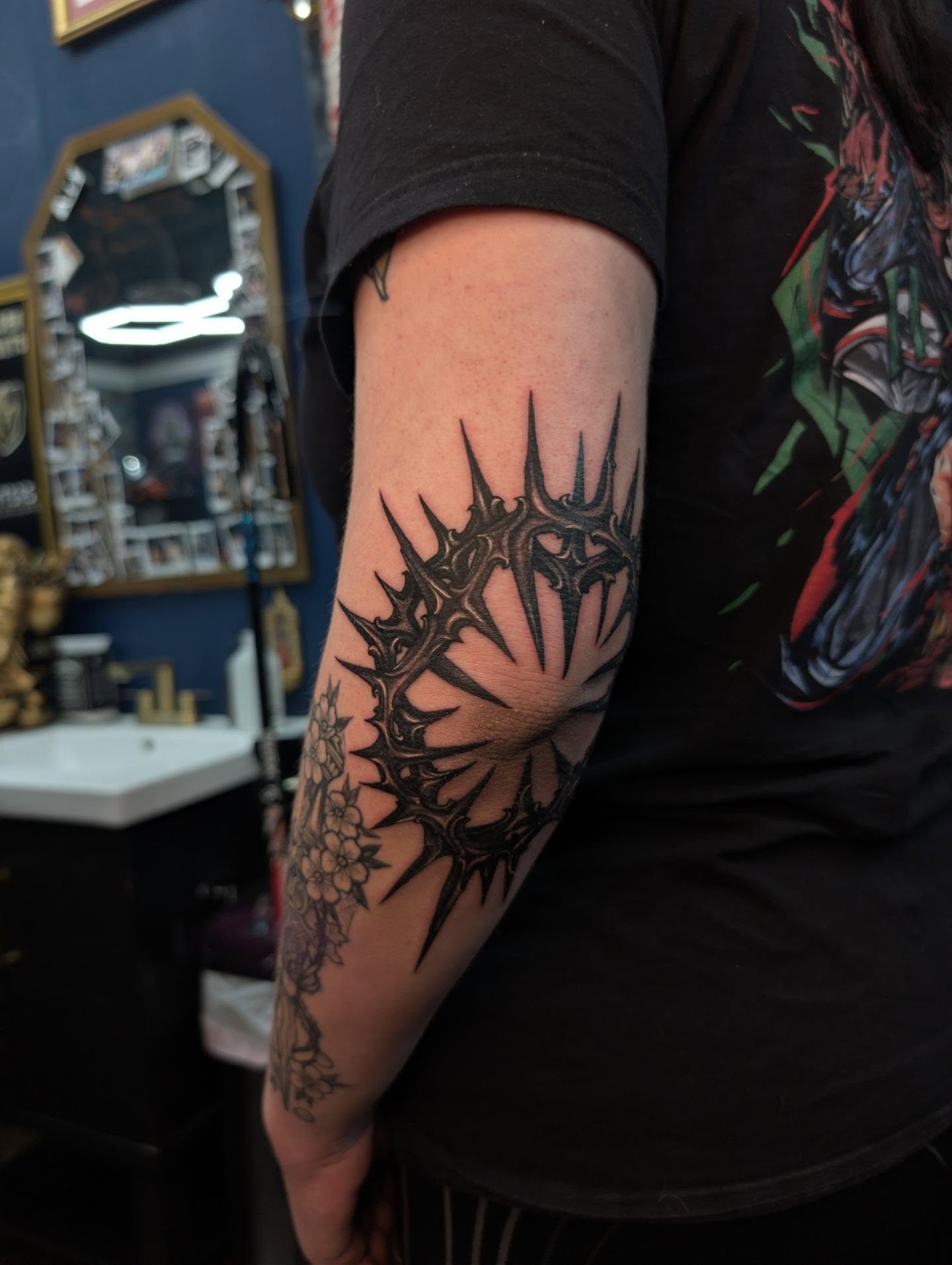 Thorn crown black and grey tattoo on the forearm by 𝑹𝒆𝒚𝒎𝒂𝒓𝒄 𝑫𝒂𝒚𝒂𝒖𝒐𝒏