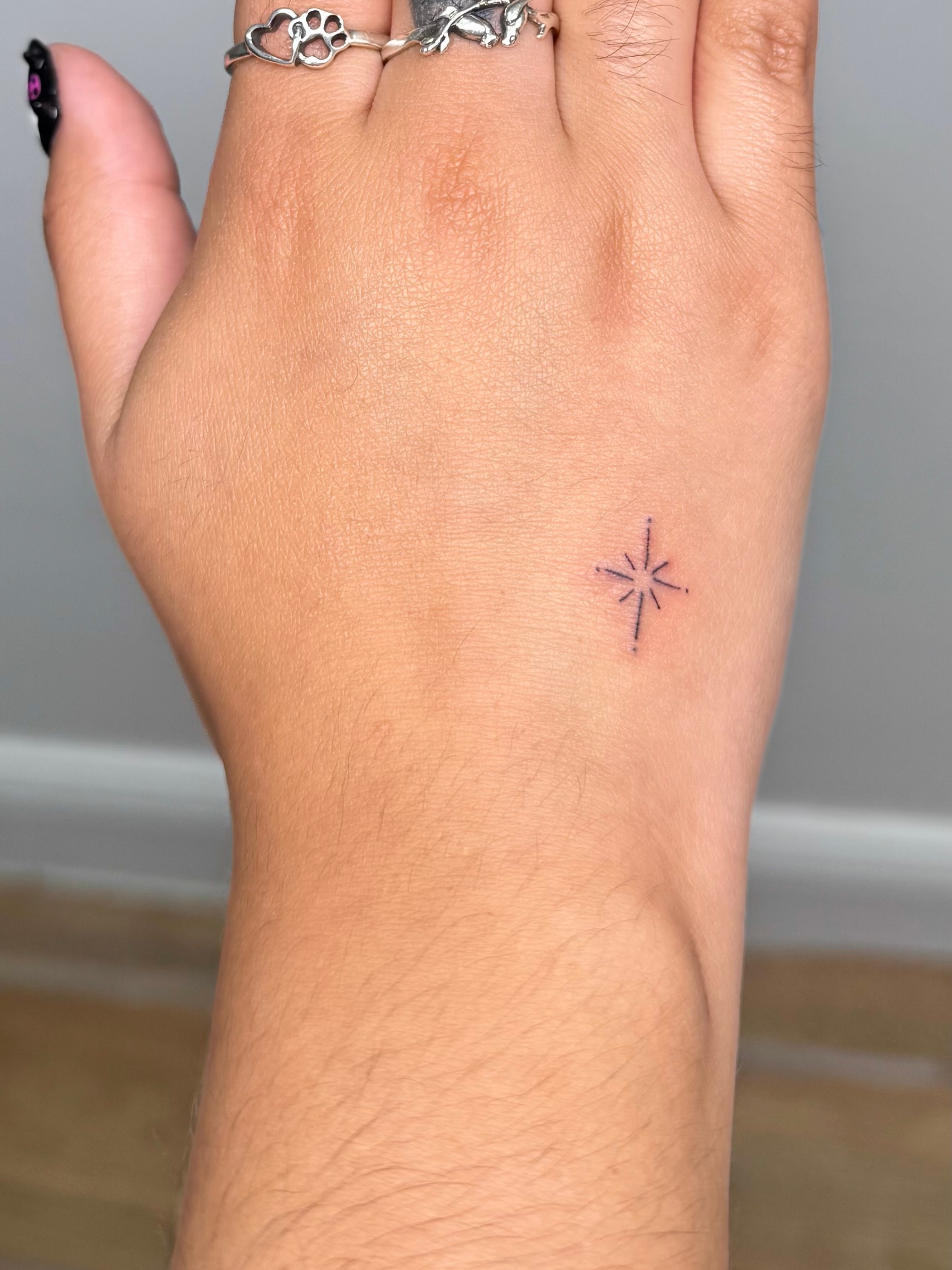 Star geometric tattoo on the hand by Nicole
