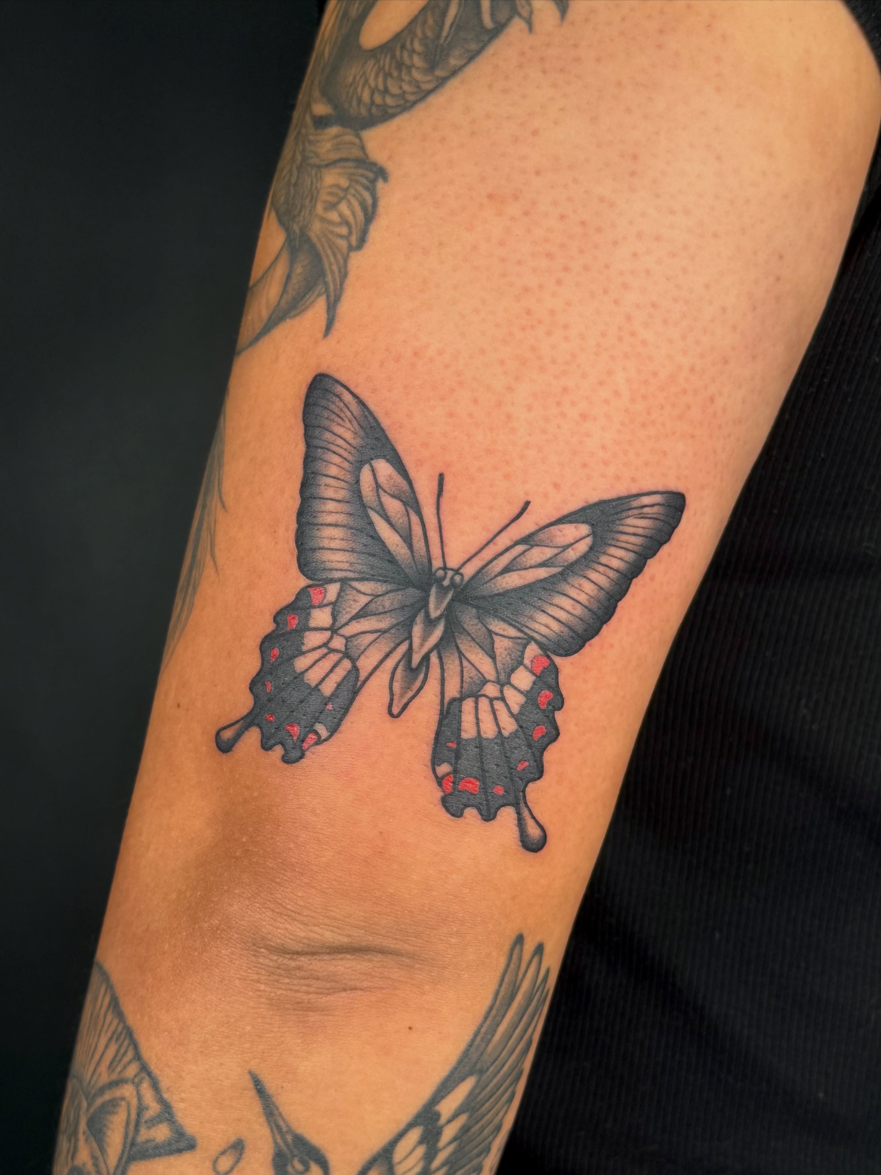 Tattoo by @seanmademeink — black_and_grey
