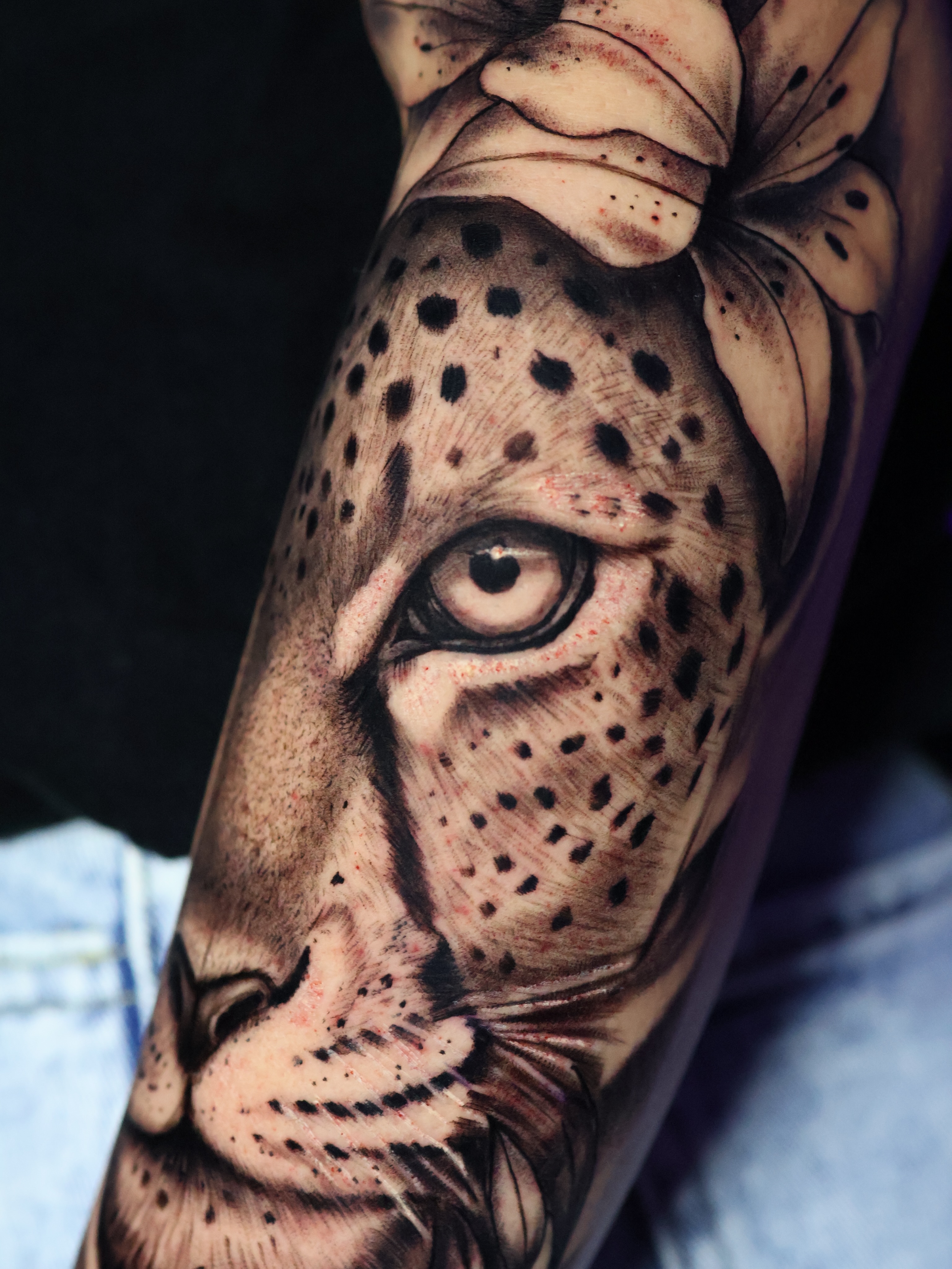 Cheetah realism tattoo on the forearm by German Patiño.
