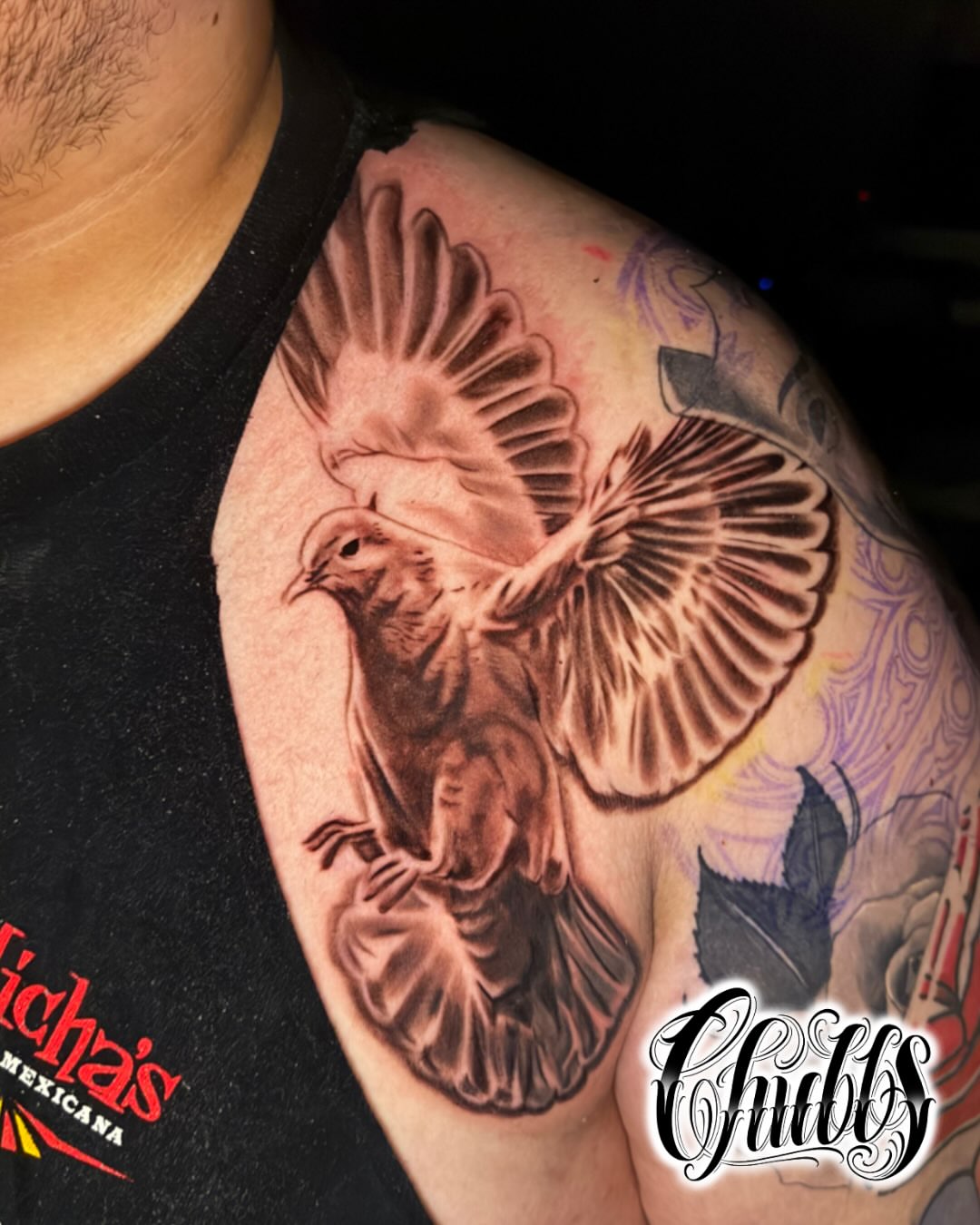 Bird realism tattoo on the shoulder by Chubbs