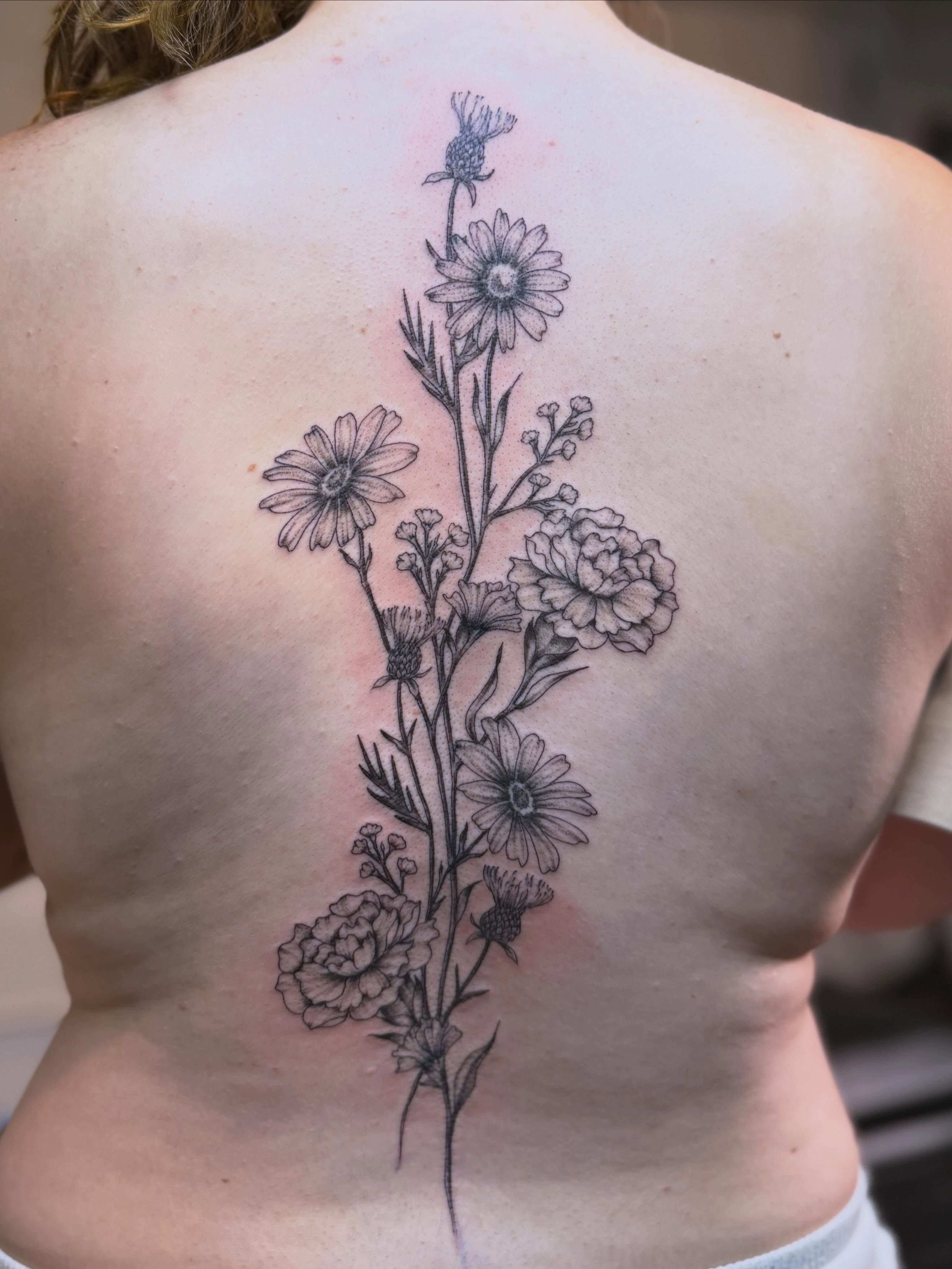 Tattoo by @hannahleetattoos — black_and_grey