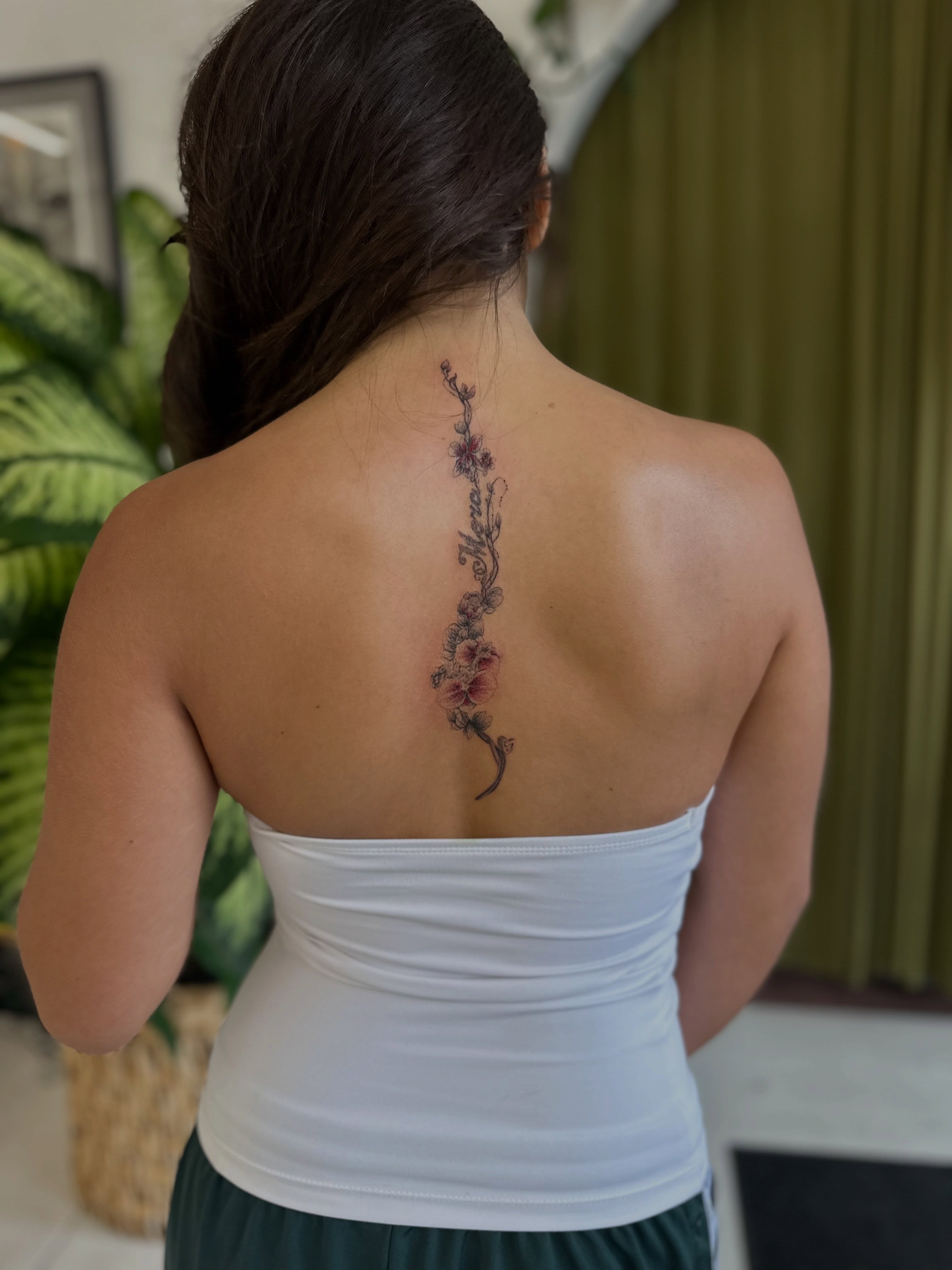 Flower vine dotwork tattoo on the back by Ric Castellon Tattoo Artist, Los Angeles, California