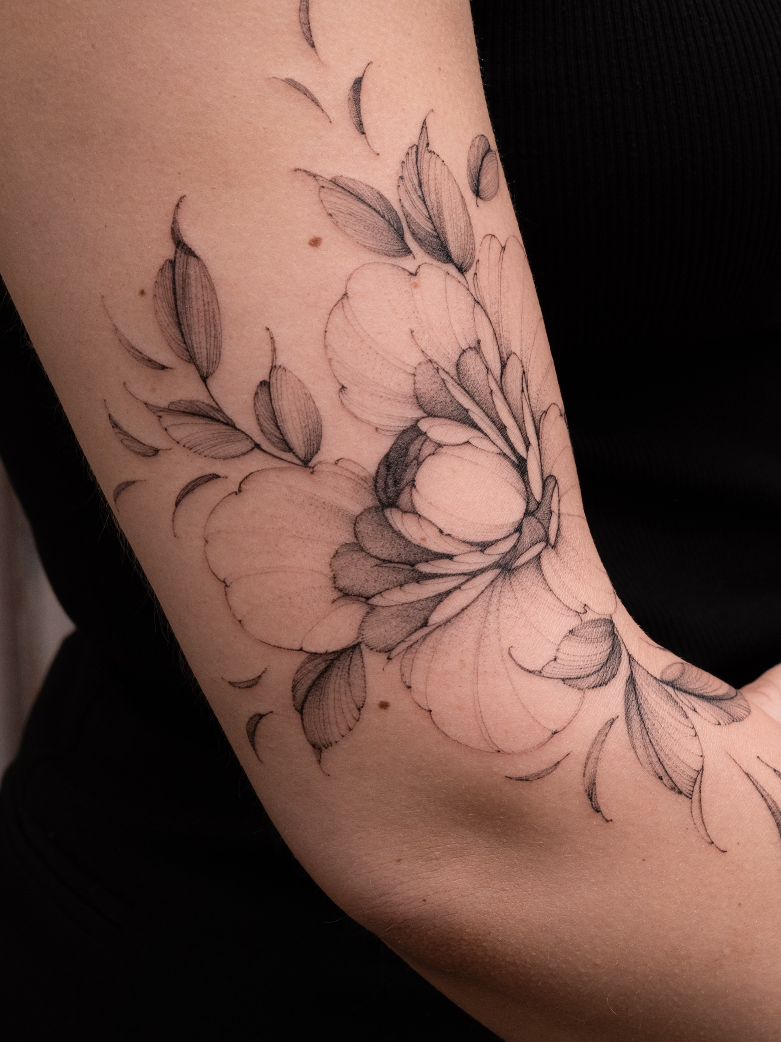 Tattoo by @lasstattoo — black_and_grey
