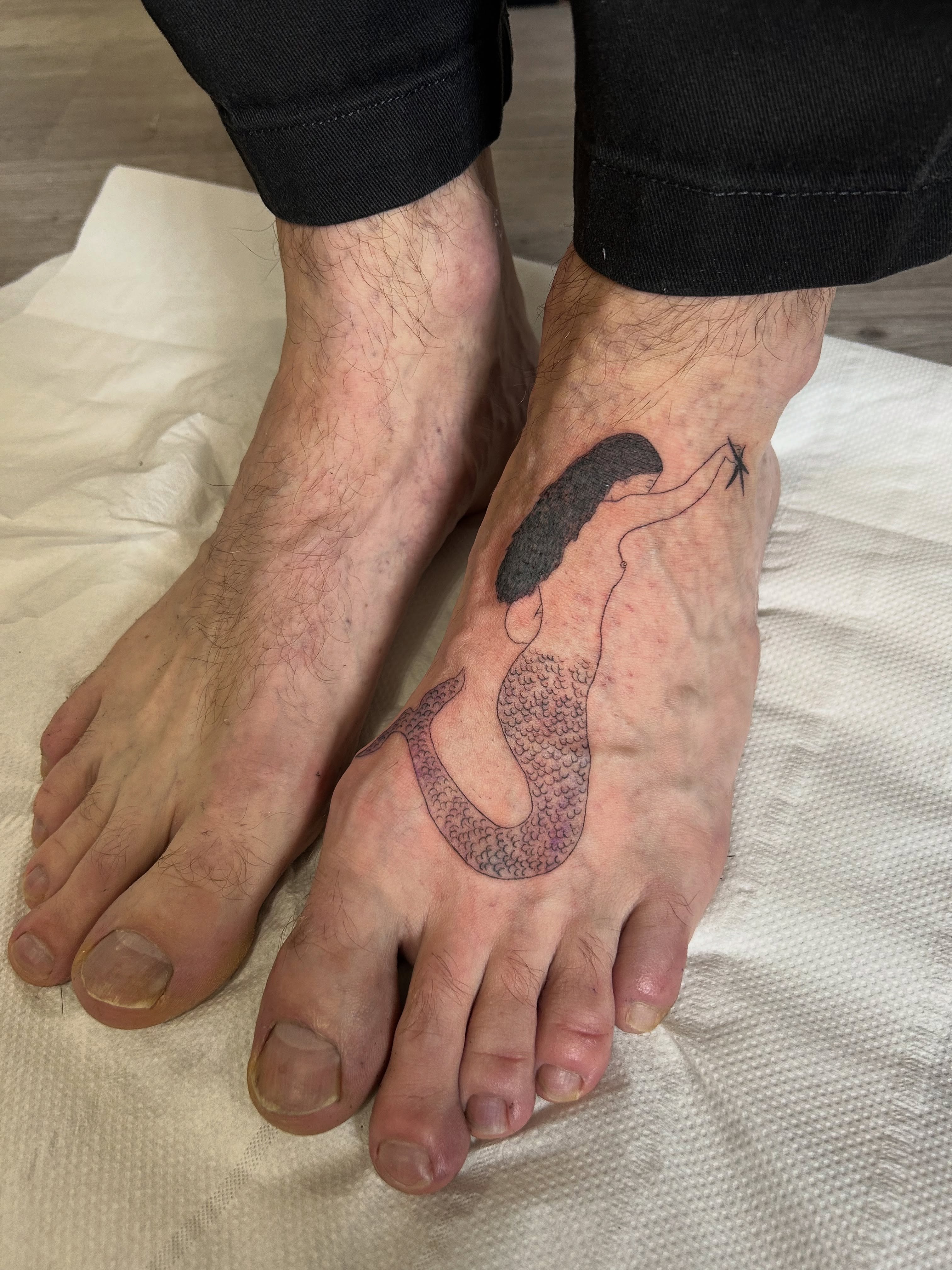 Tattoo by @klaracoral — black_and_grey