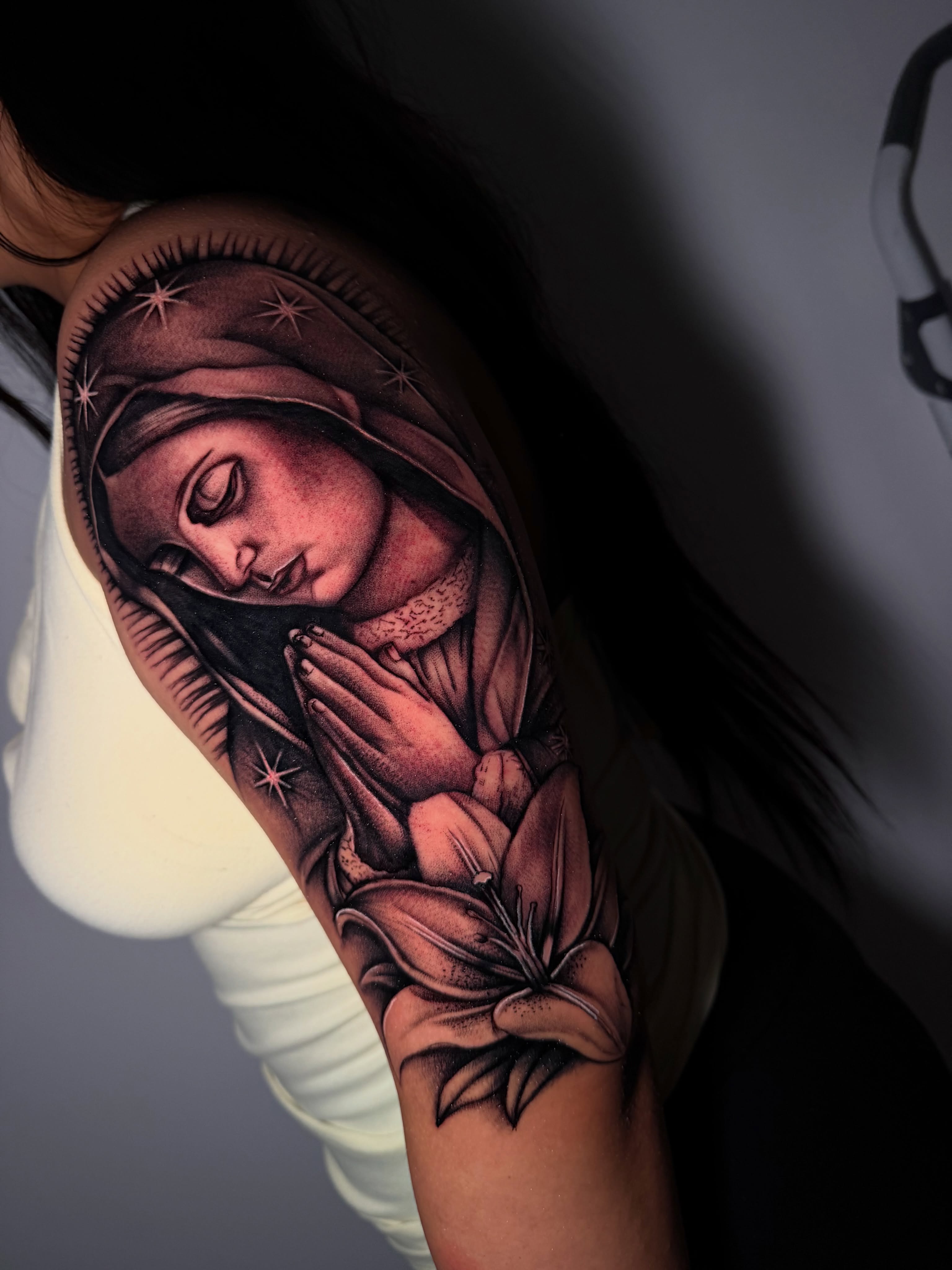 Praying woman with lilies realism tattoo on the forearm by ๐ธ๐๐๐.๐ฎ๐, Los Angeles, California