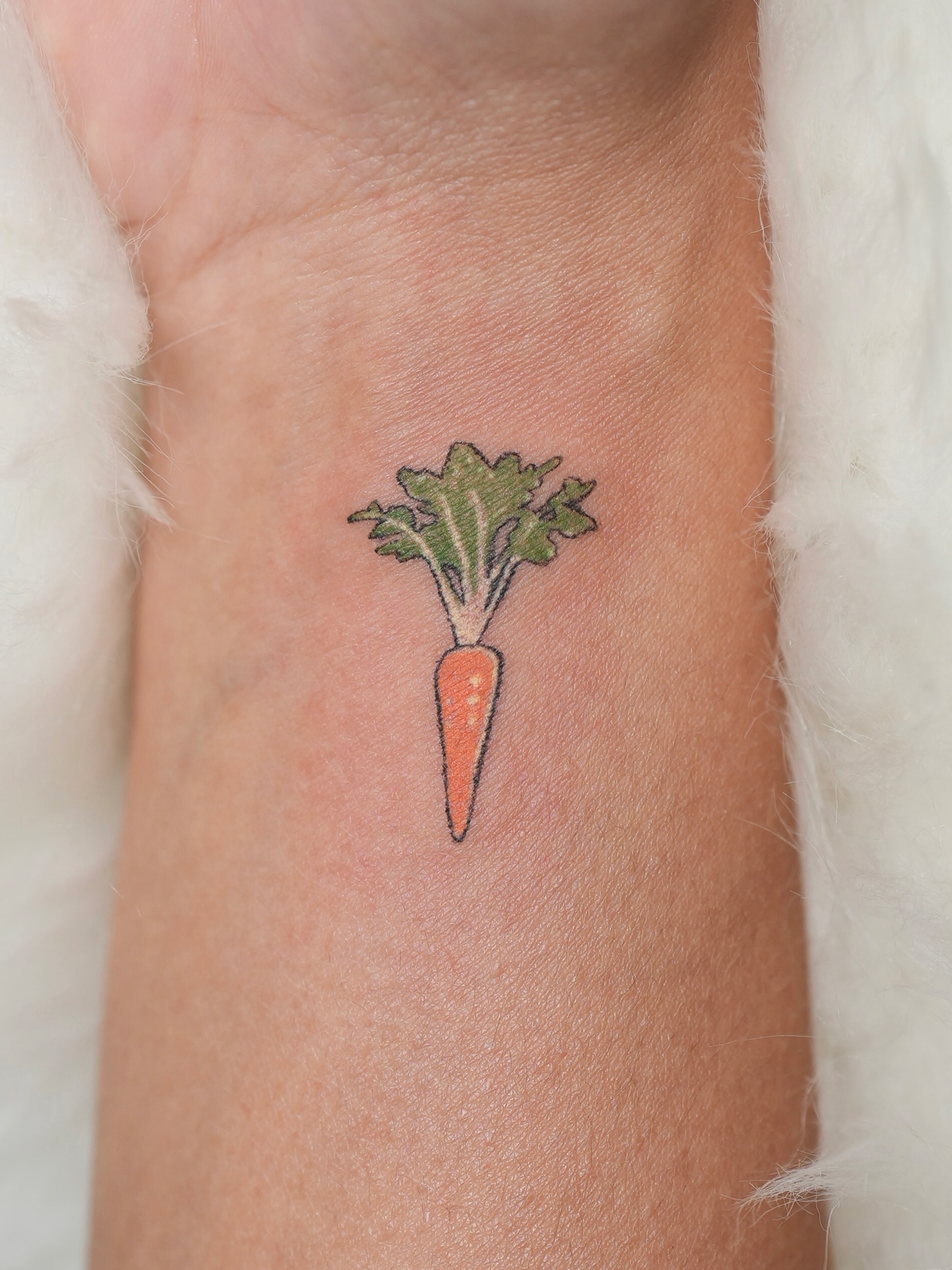Tattoo by @ink_bijou β dotwork