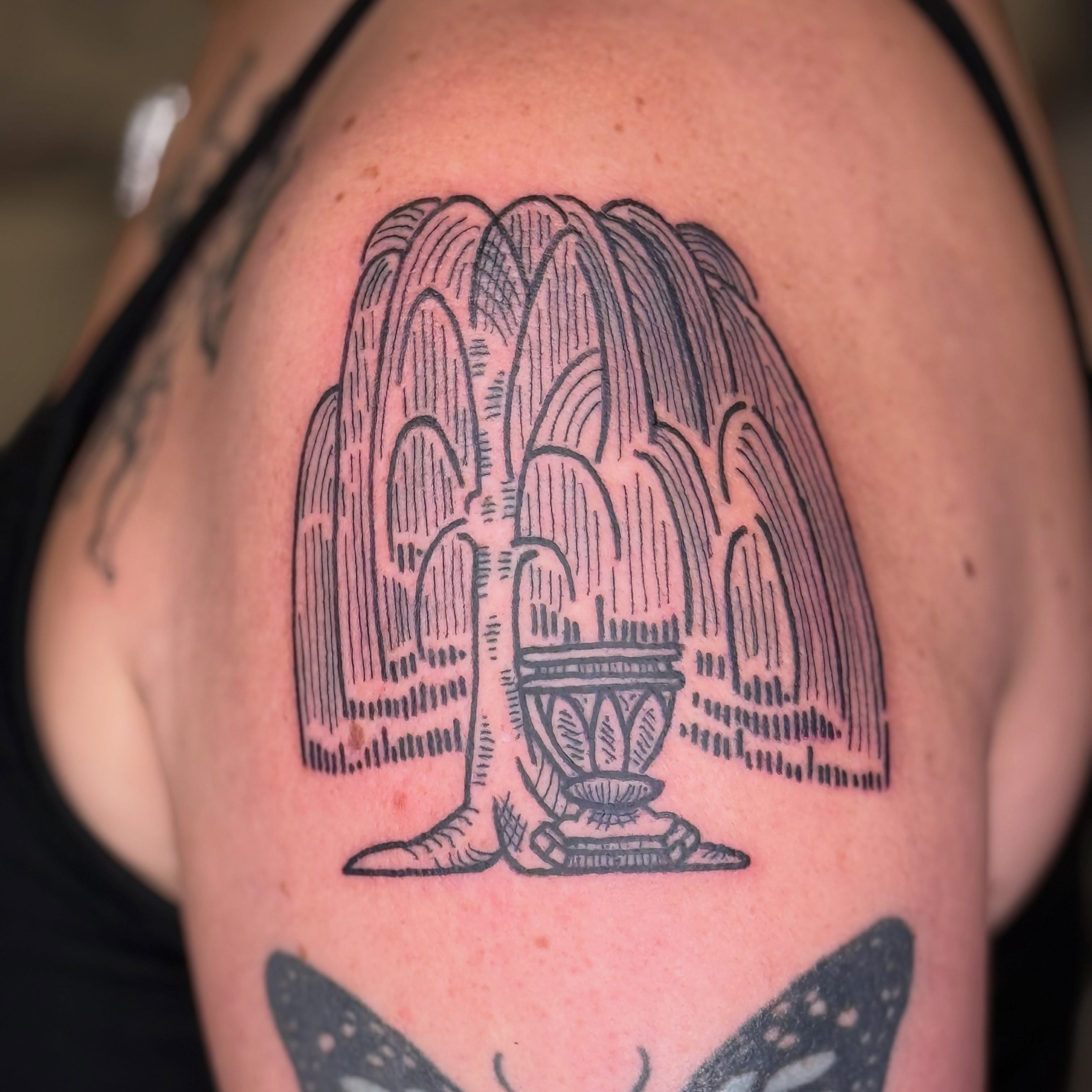 Fountain black and grey tattoo on the shoulder by Eric Guntor, Philadelphia, Pennsylvania