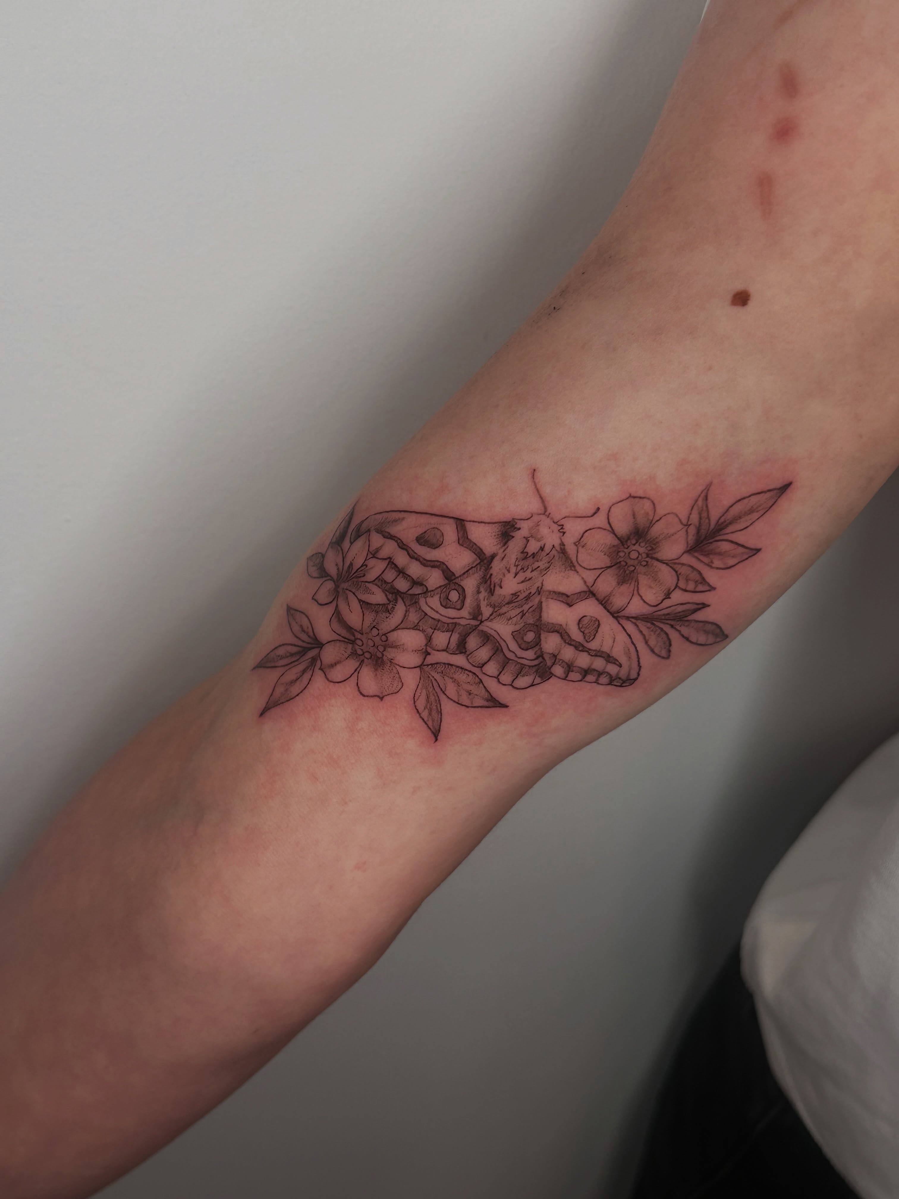 Tattoo by @nomadic.designs β black_and_grey