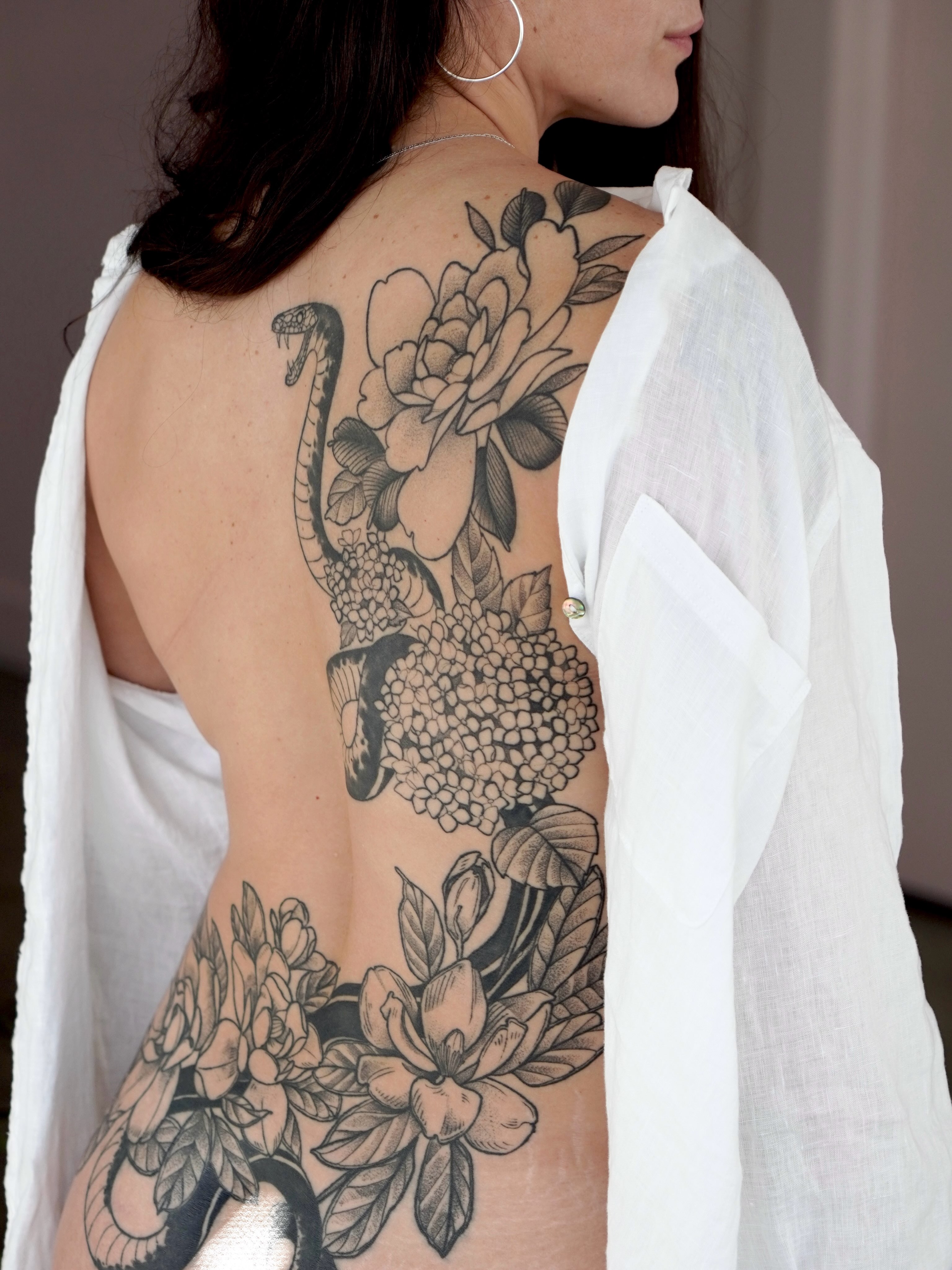 Snake and flowers black and grey tattoo on the back by Marianna D D King