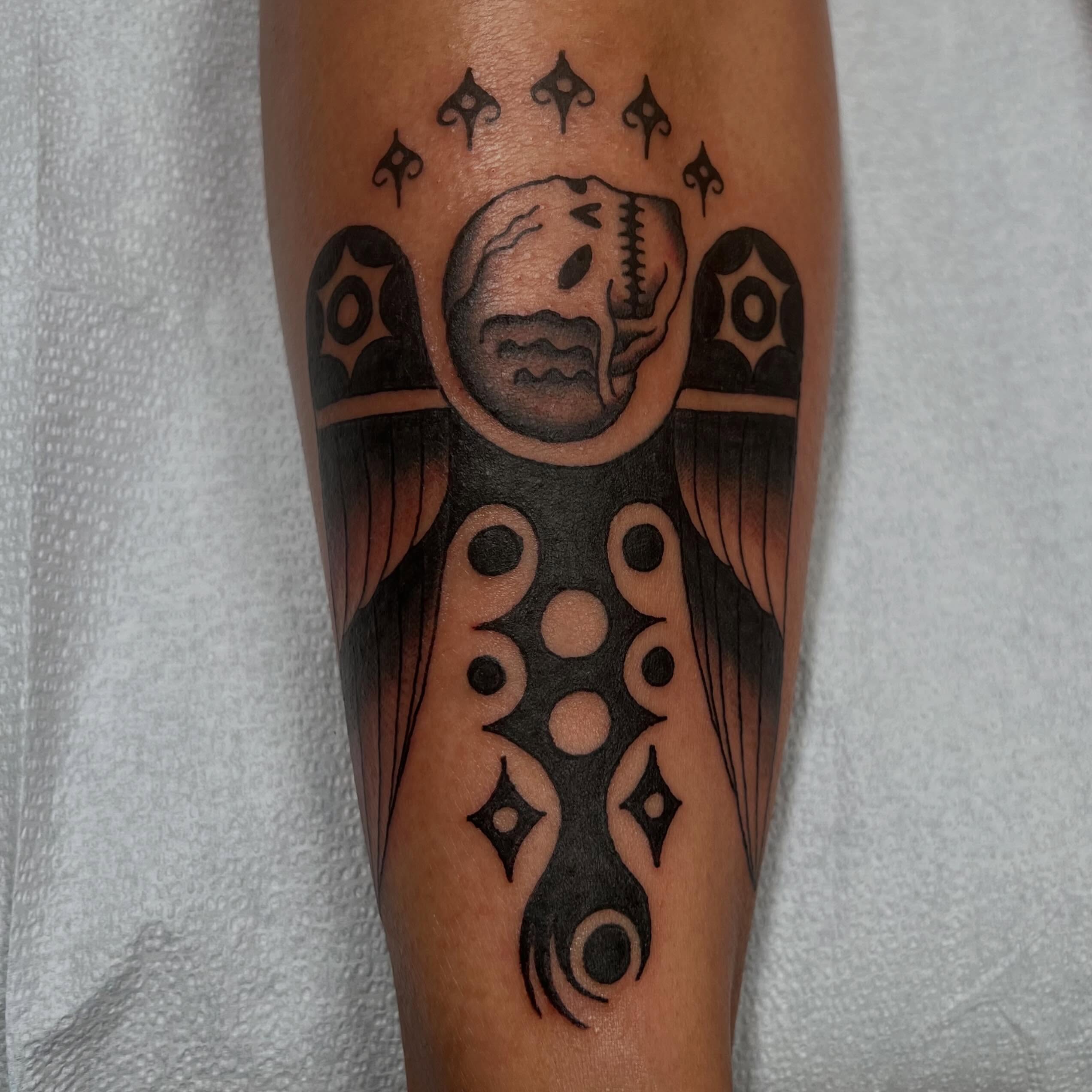 Skull black and grey tattoo on the forearm by David Stein