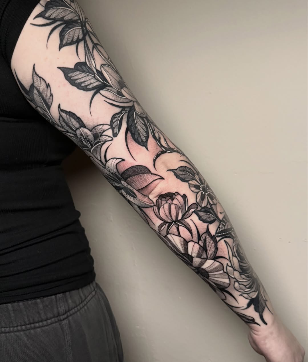 Tattoo by @aislynleigh — black_and_grey