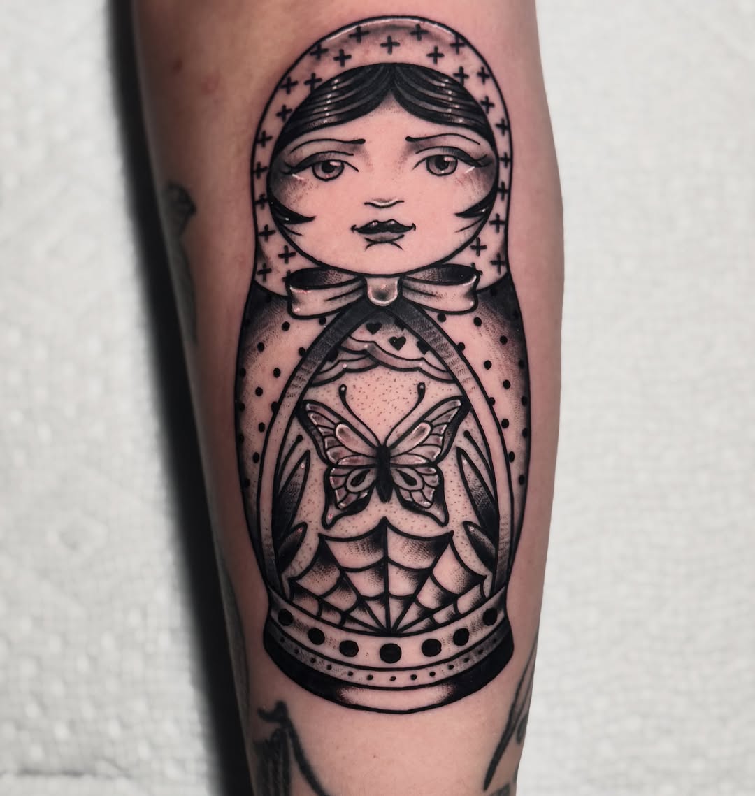 Tattoo by @howler.tattoos โ black_and_grey