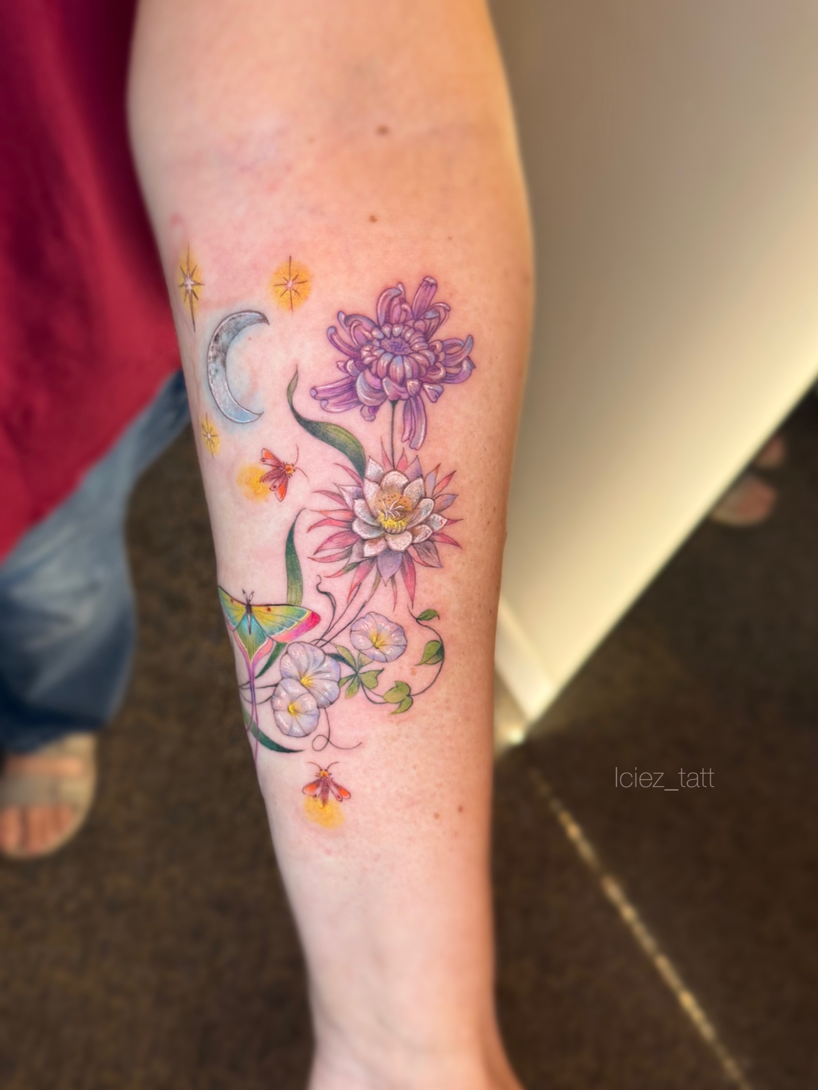 Floral arrangement watercolor tattoo on the forearm by Iciez