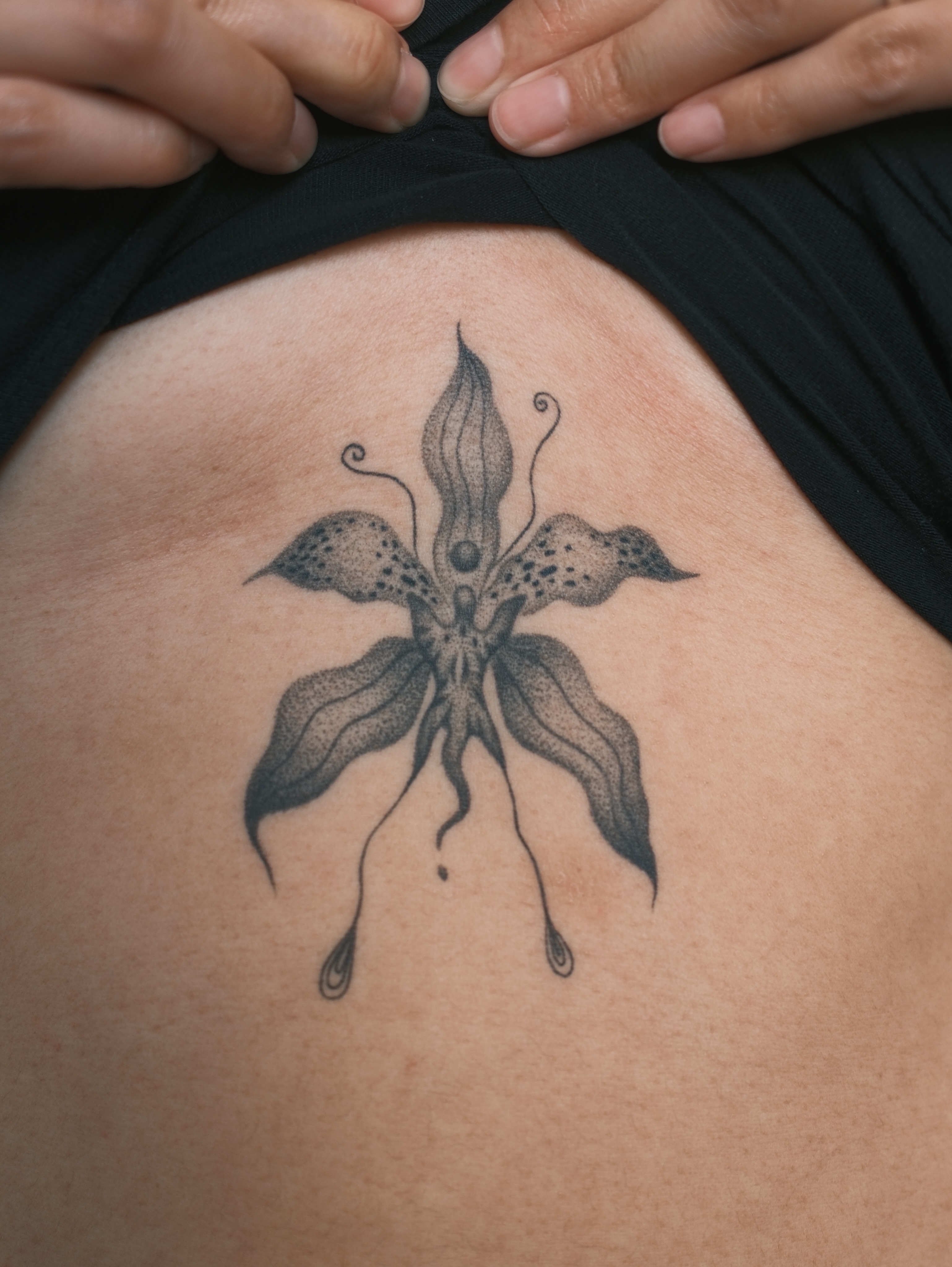 Tattoo by @earthyliltats โ dotwork