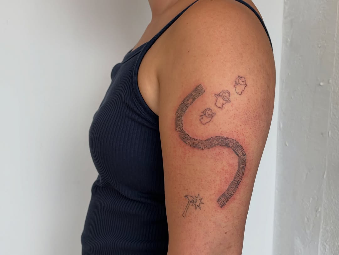 Horseshoe and ghosts black and grey tattoo on the upper arm by annie’s tattoos ⭐꩜ .ᐟ