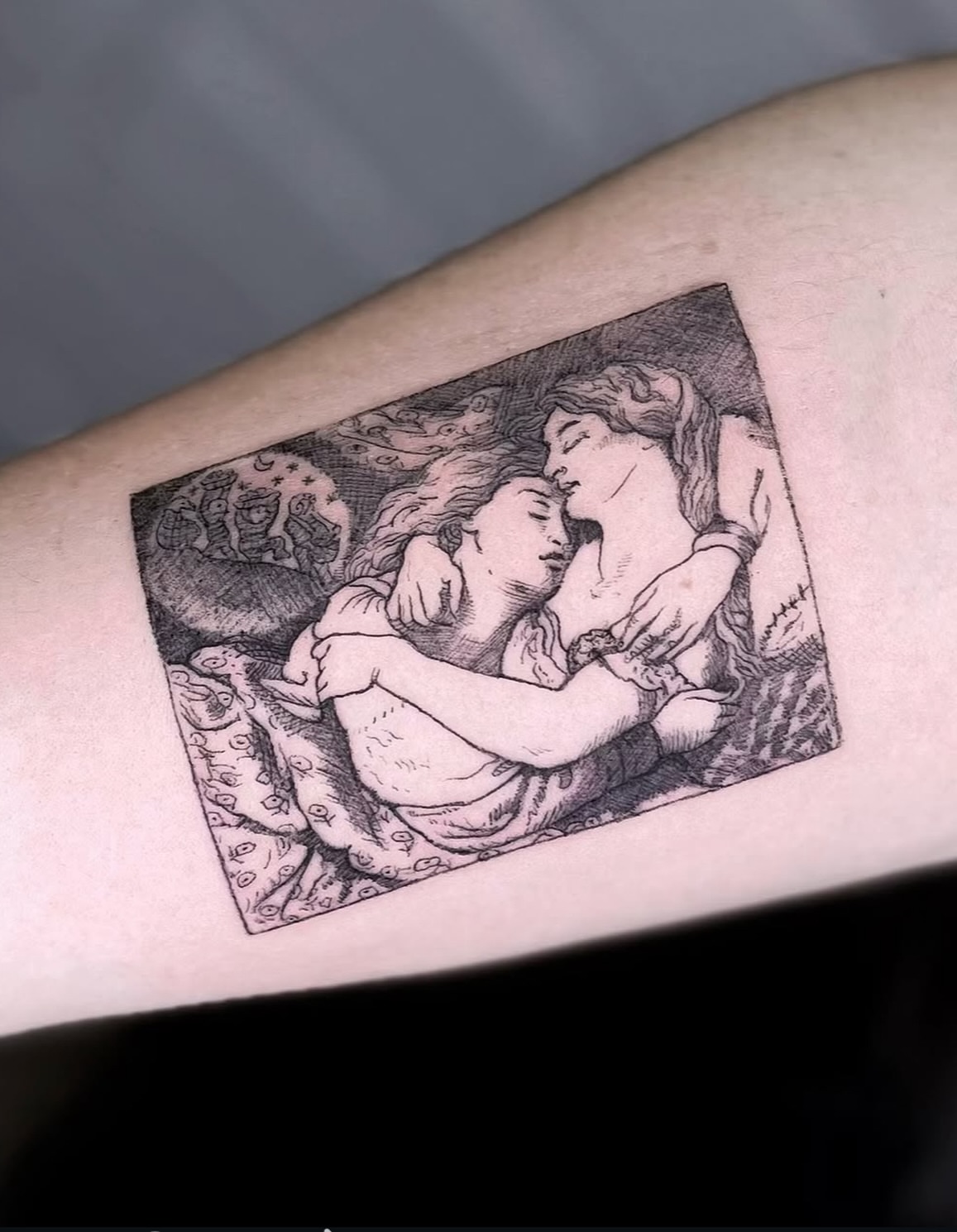 Kissing couple black and grey tattoo on the forearm by Vintage tattoo