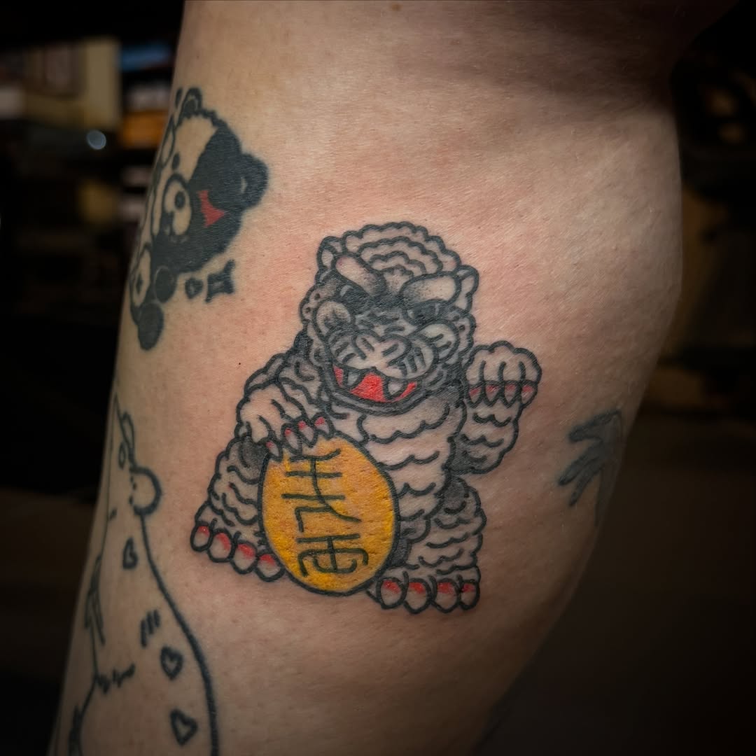 Lion American traditional tattoo on the forearm by Tatts By Bryan B 🇲🇽 - SLC