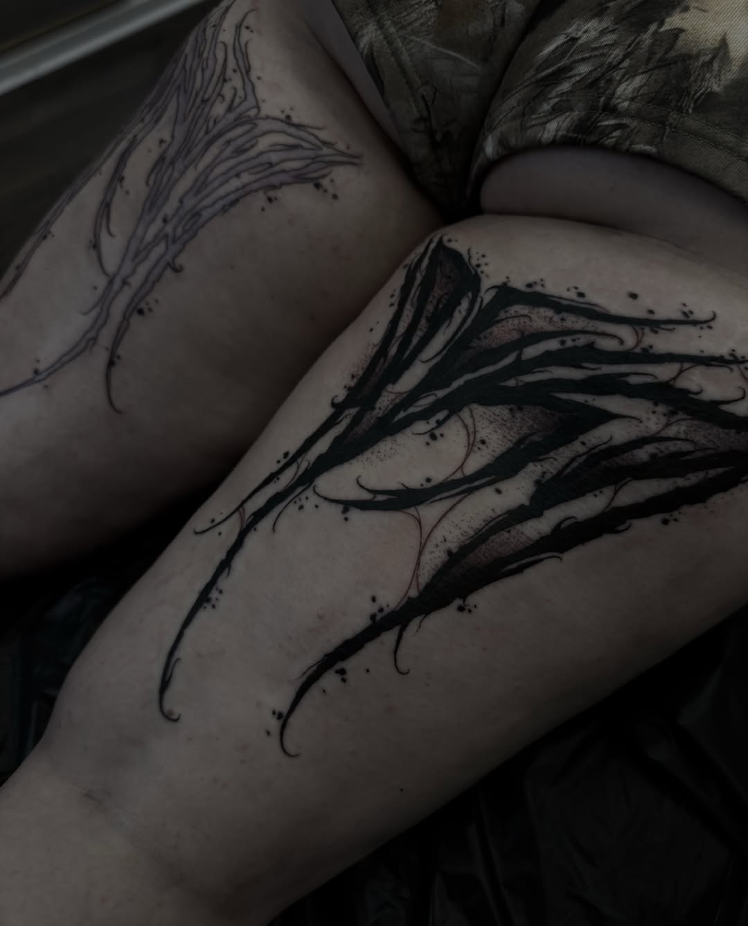Feather dotwork tattoo on the leg by ⚔️Andreas Dolleschal⚔️