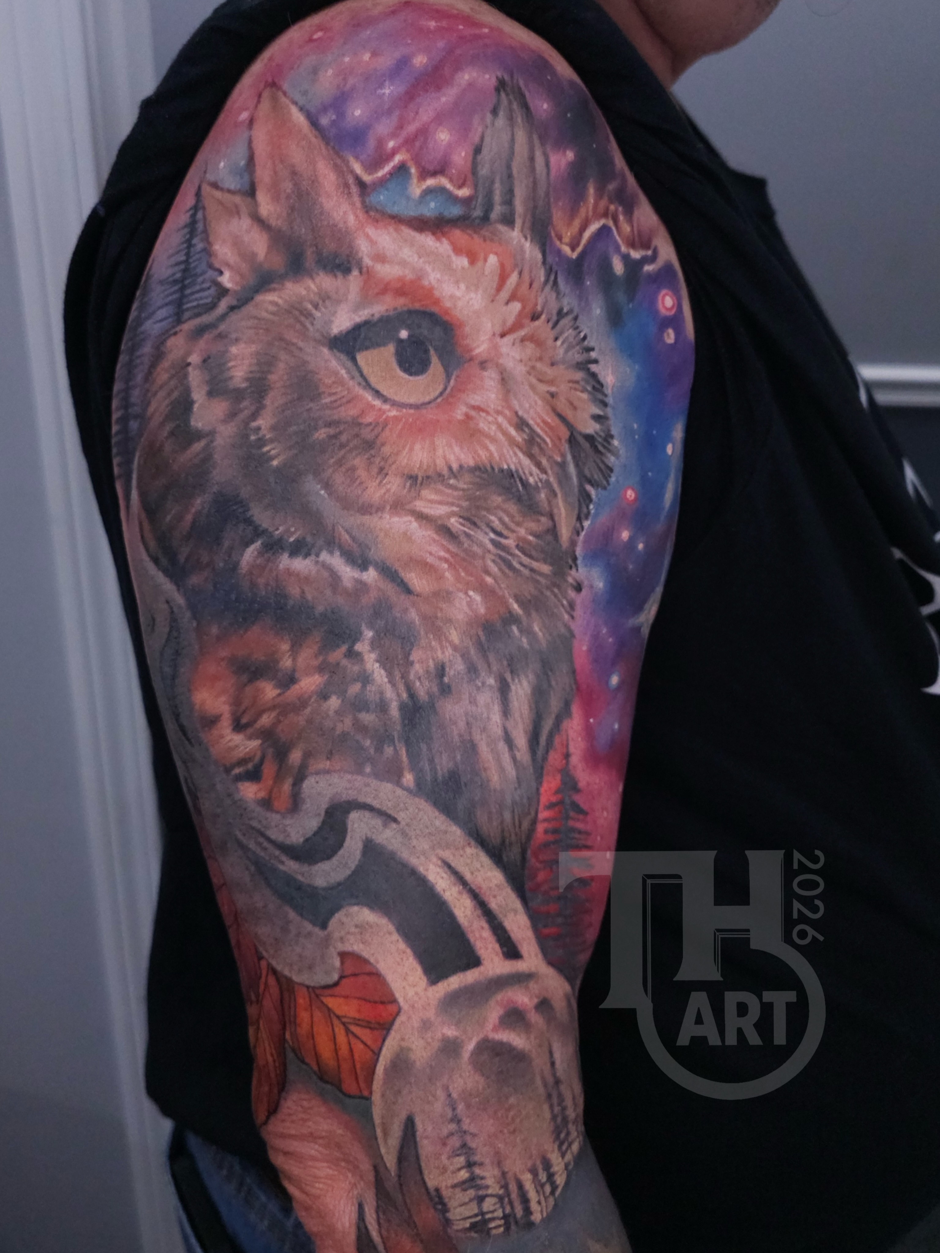 Owl realism tattoo on the upper arm by Thomas Harris