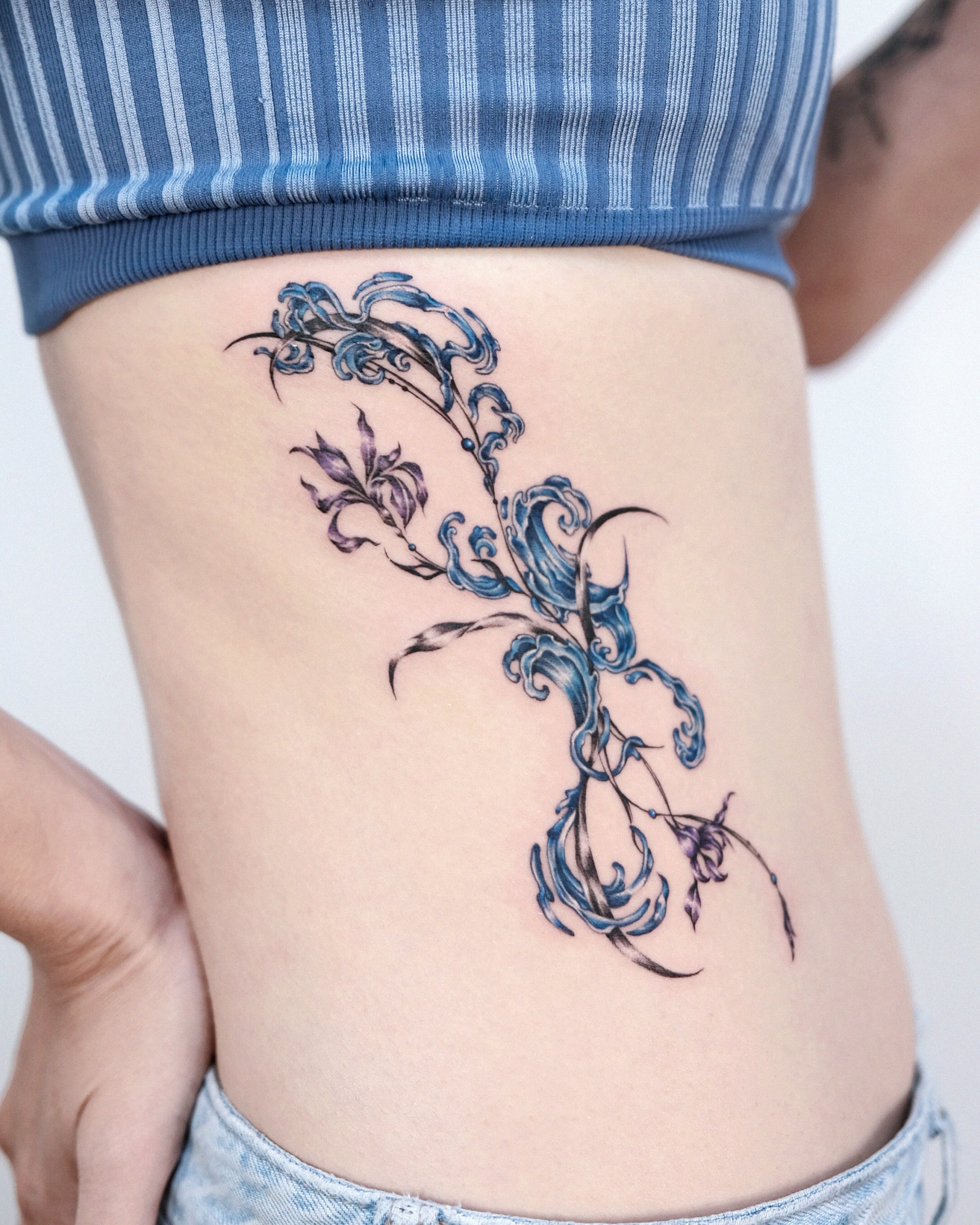 Floral design ornamental tattoo on the ribs by 애박 ⋆⁺₊ ₊⁺⋆ Aebak