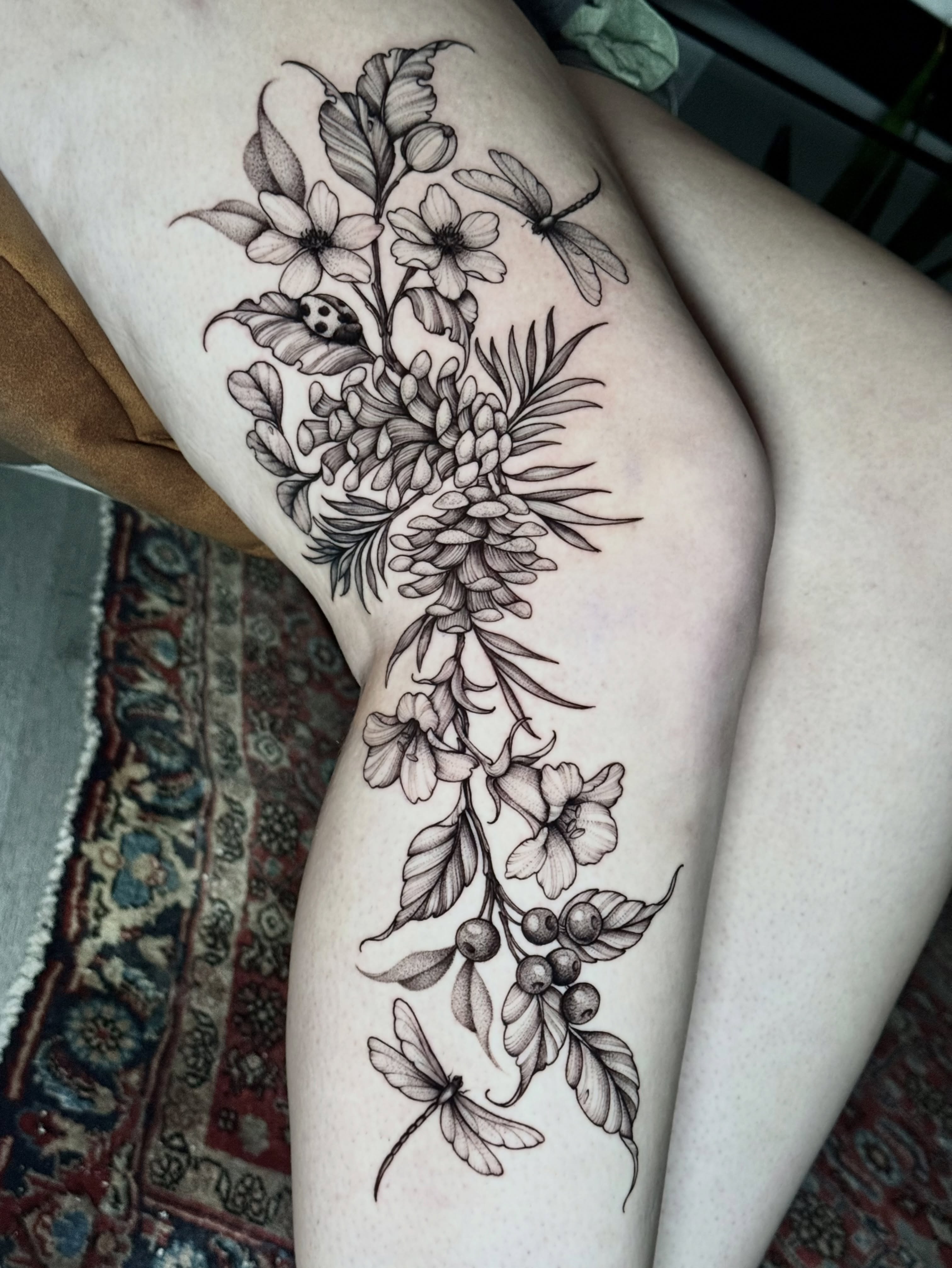 Floral arrangement realism tattoo on the thigh by ℳ𝒾𝓇𝓉𝒽𝒶 𝒯ℴ𝓇𝓇ℯ𝓈, San Diego, California