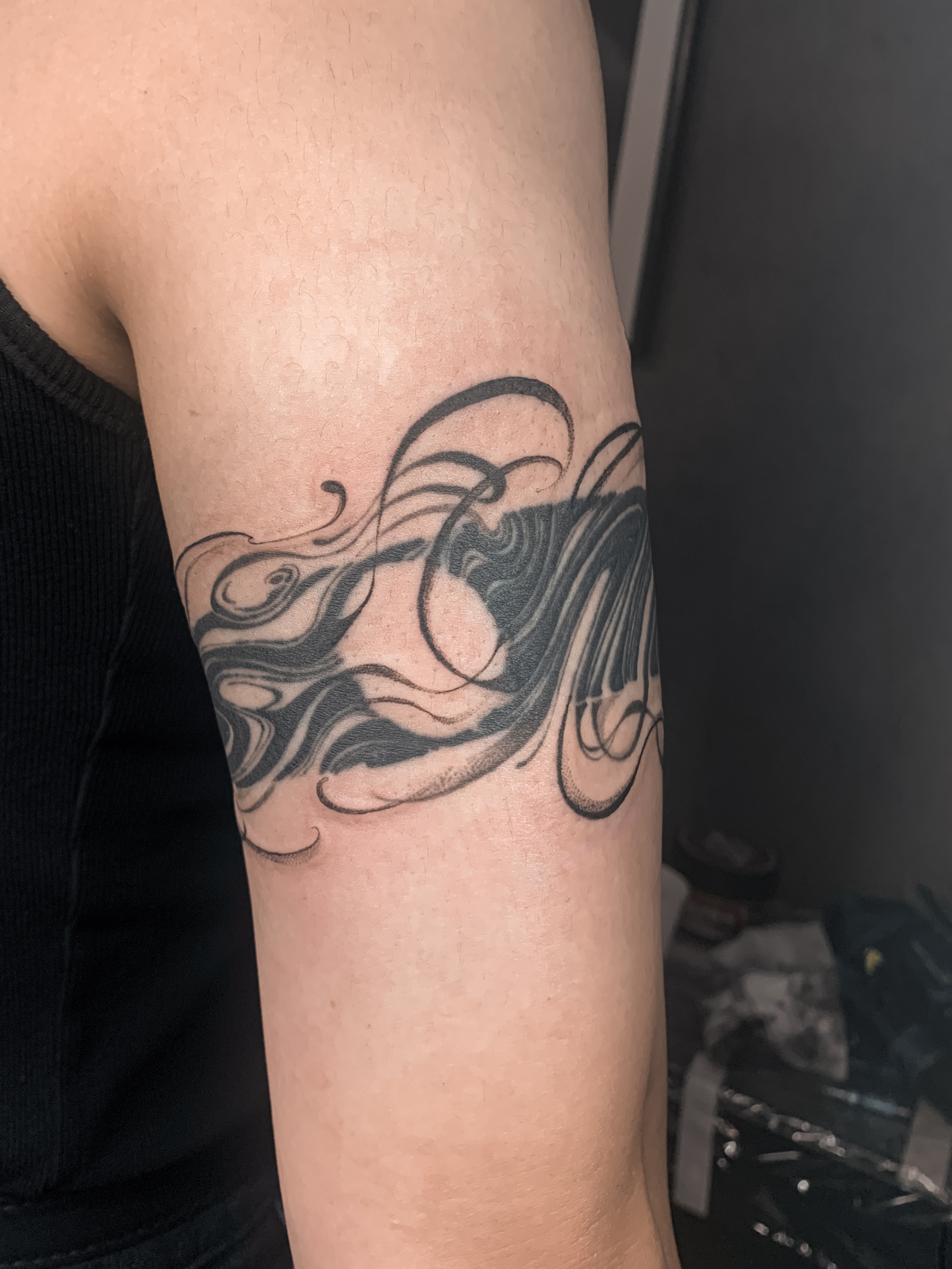 Wave black and grey tattoo on the forearm by 21 tattooist