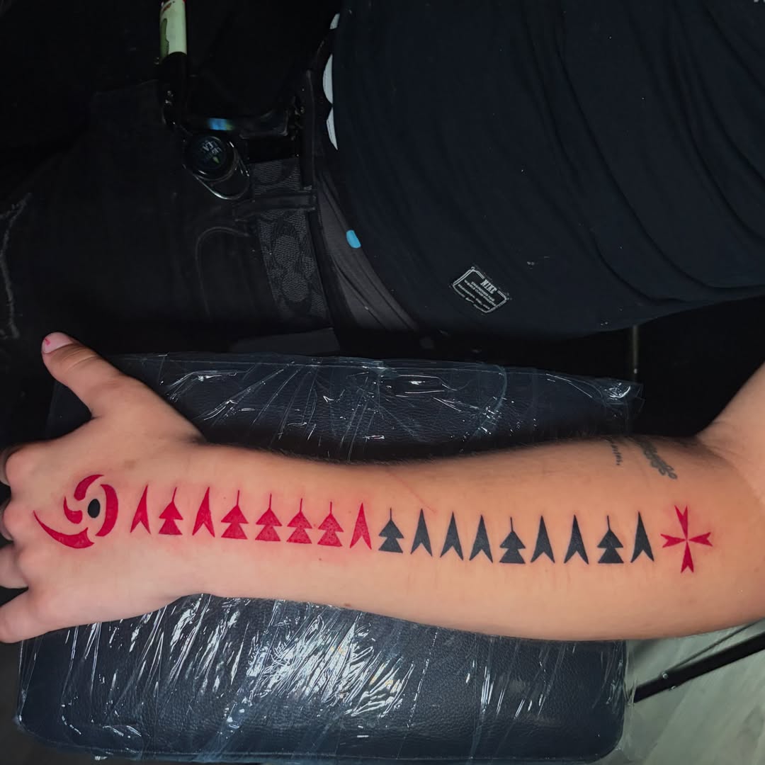 Arrow pattern geometric tattoo on the forearm by @getmoneetattz