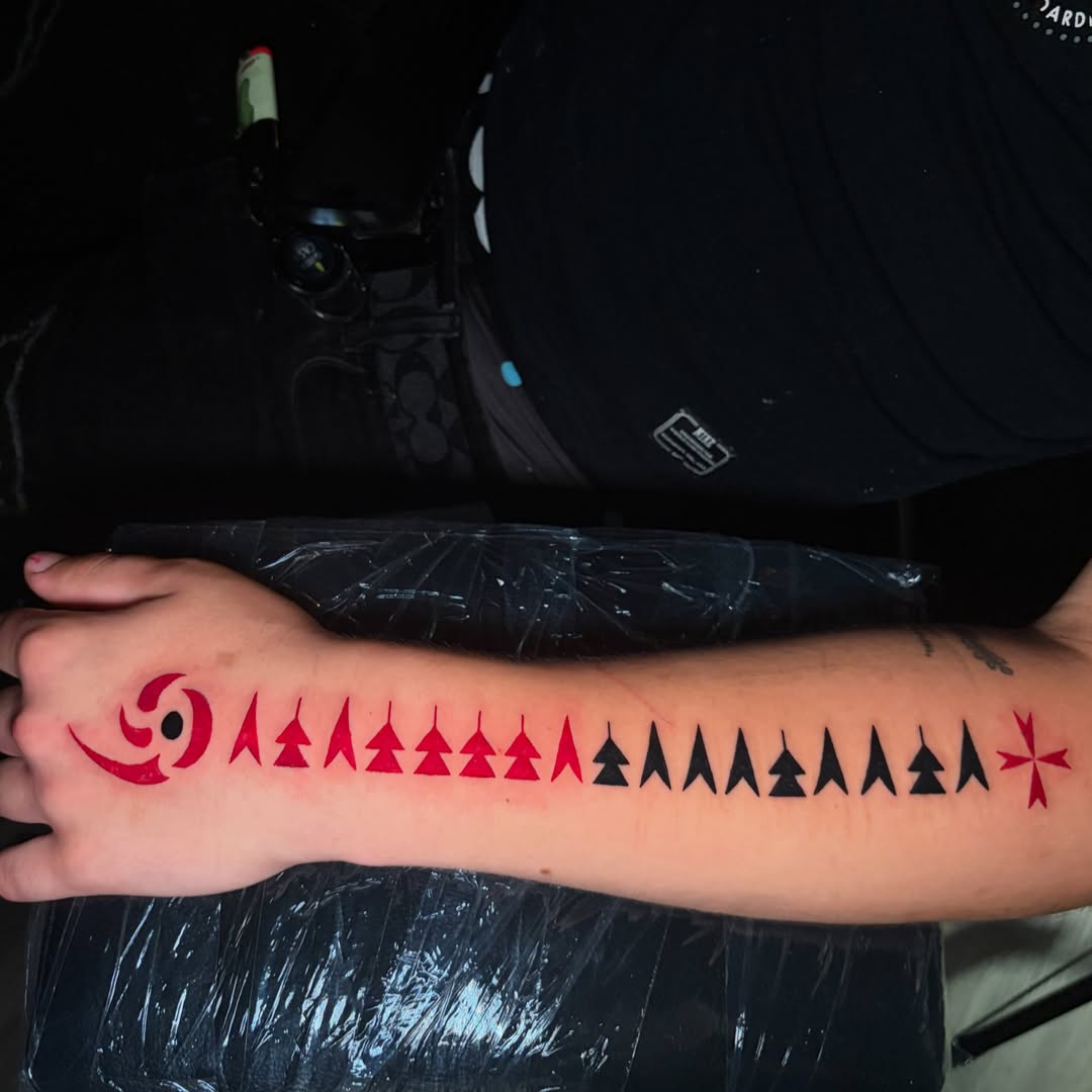 Arrow pattern geometric tattoo on the forearm by @getmoneetattz