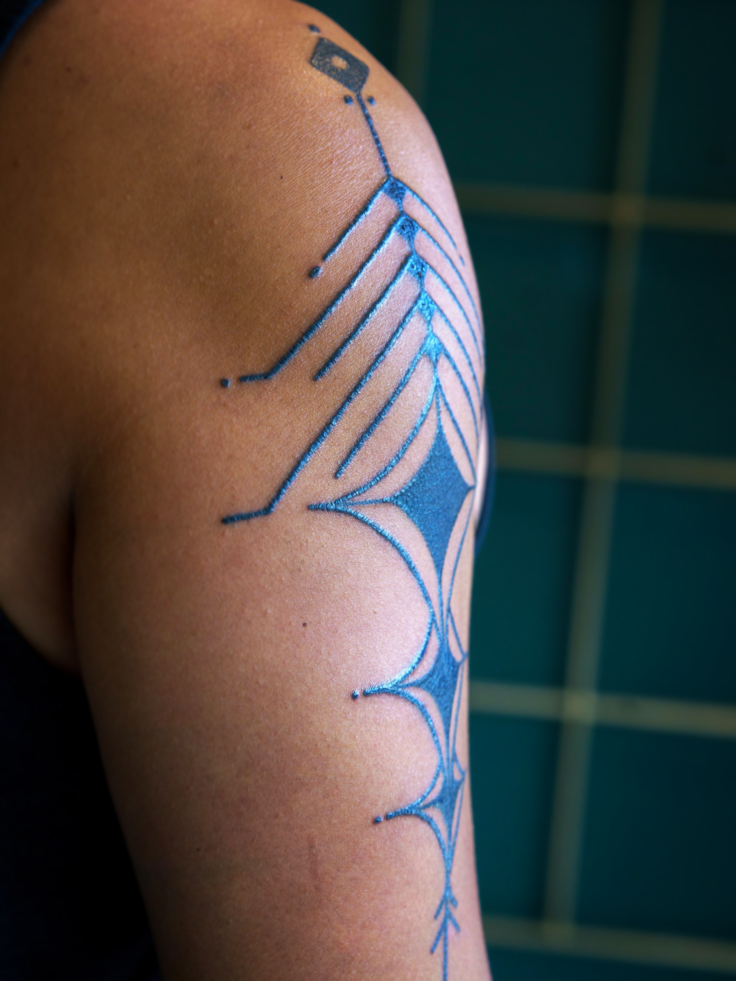 Geometric pattern geometric tattoo on the shoulder by 思Stacy